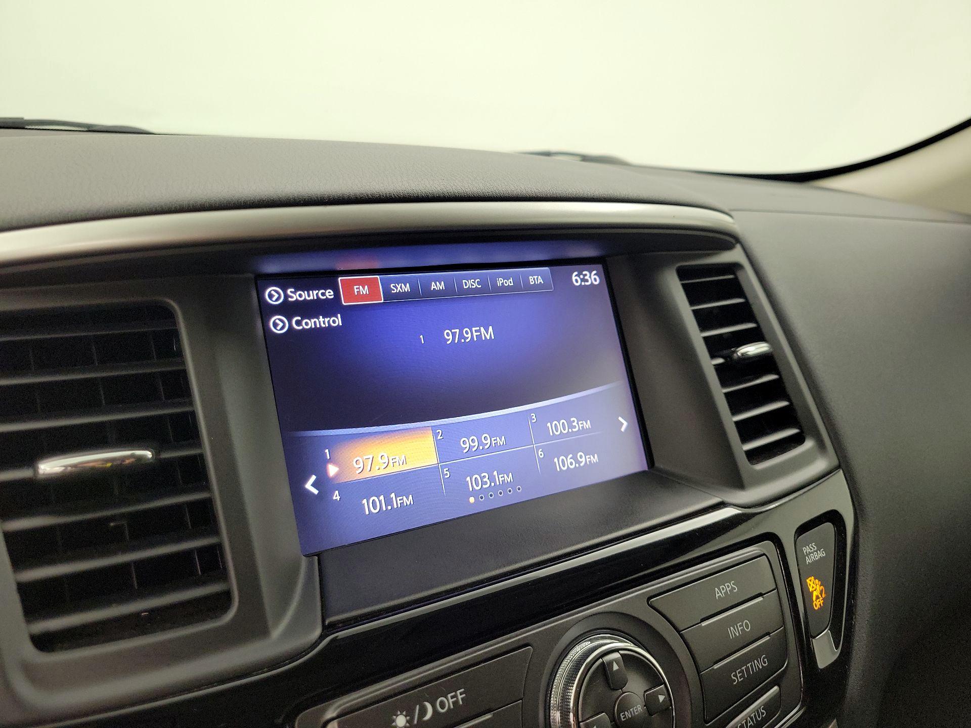 Thumbnail: 2017 Nissan Pathfinder - 15