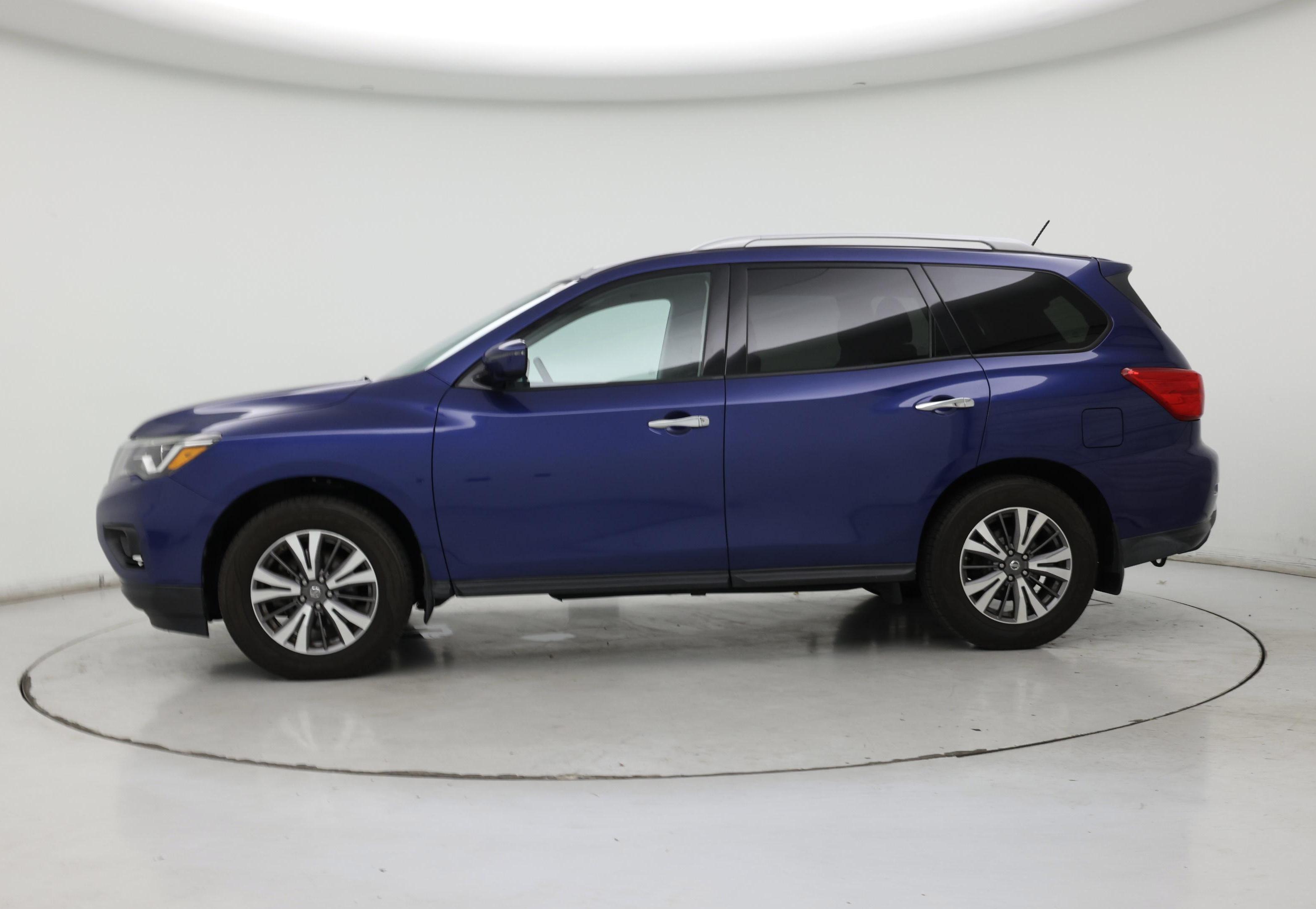 Thumbnail: 2017 Nissan Pathfinder - 3