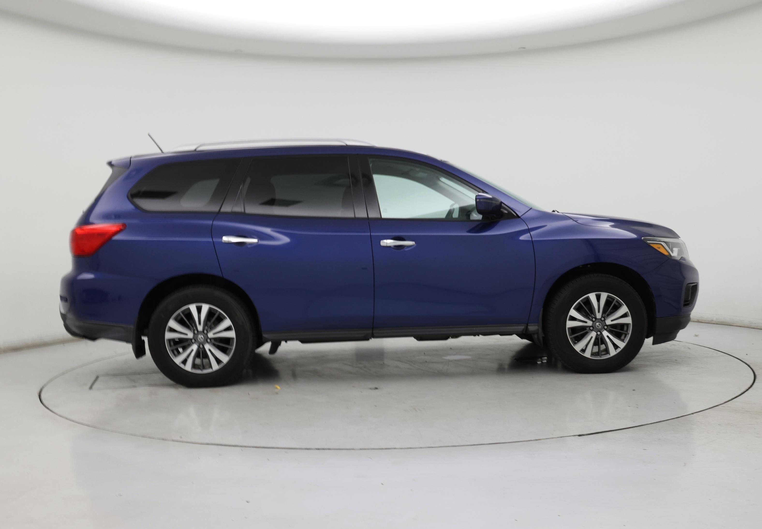 Thumbnail: 2017 Nissan Pathfinder - 7