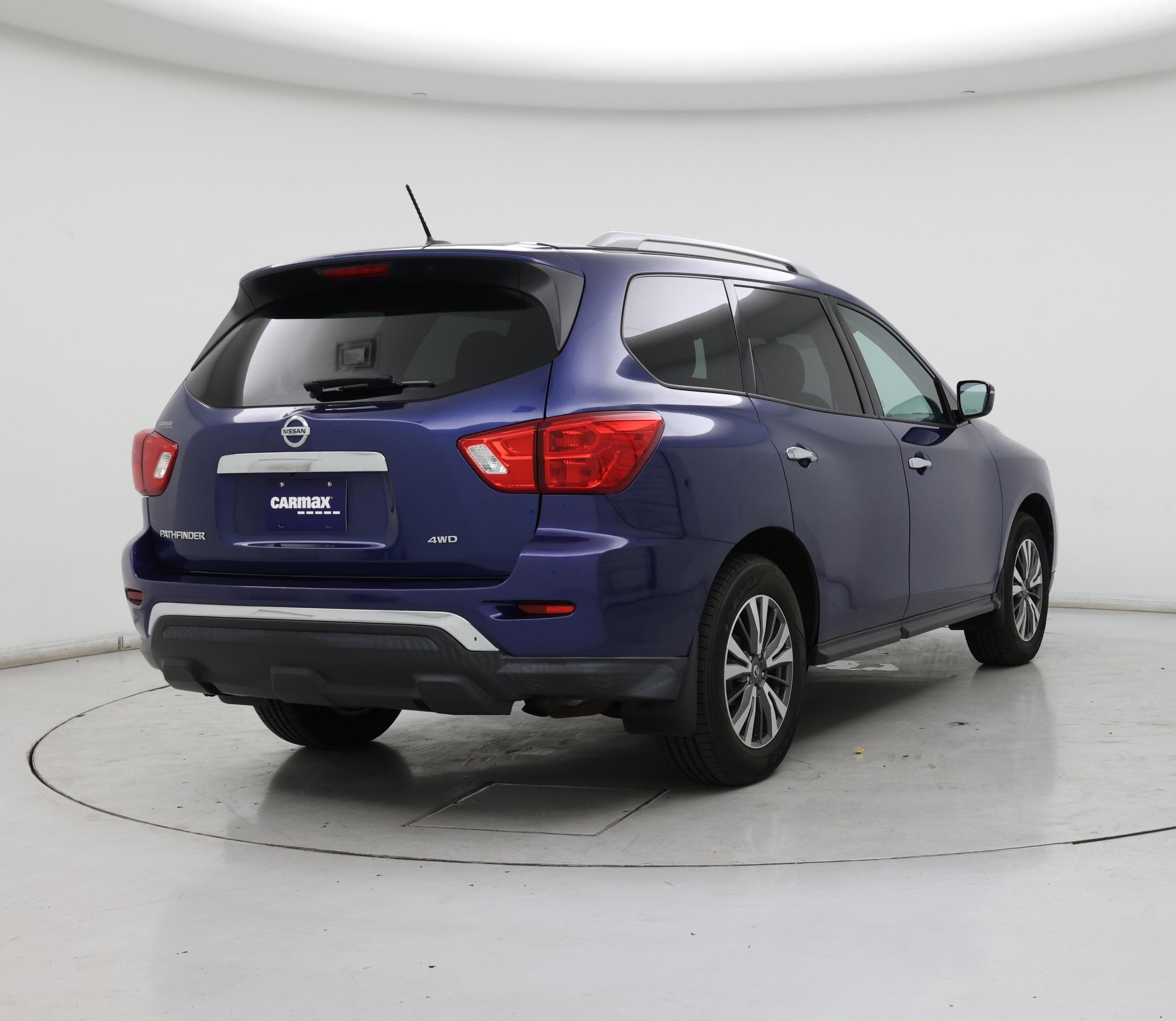 Thumbnail: 2017 Nissan Pathfinder - 8
