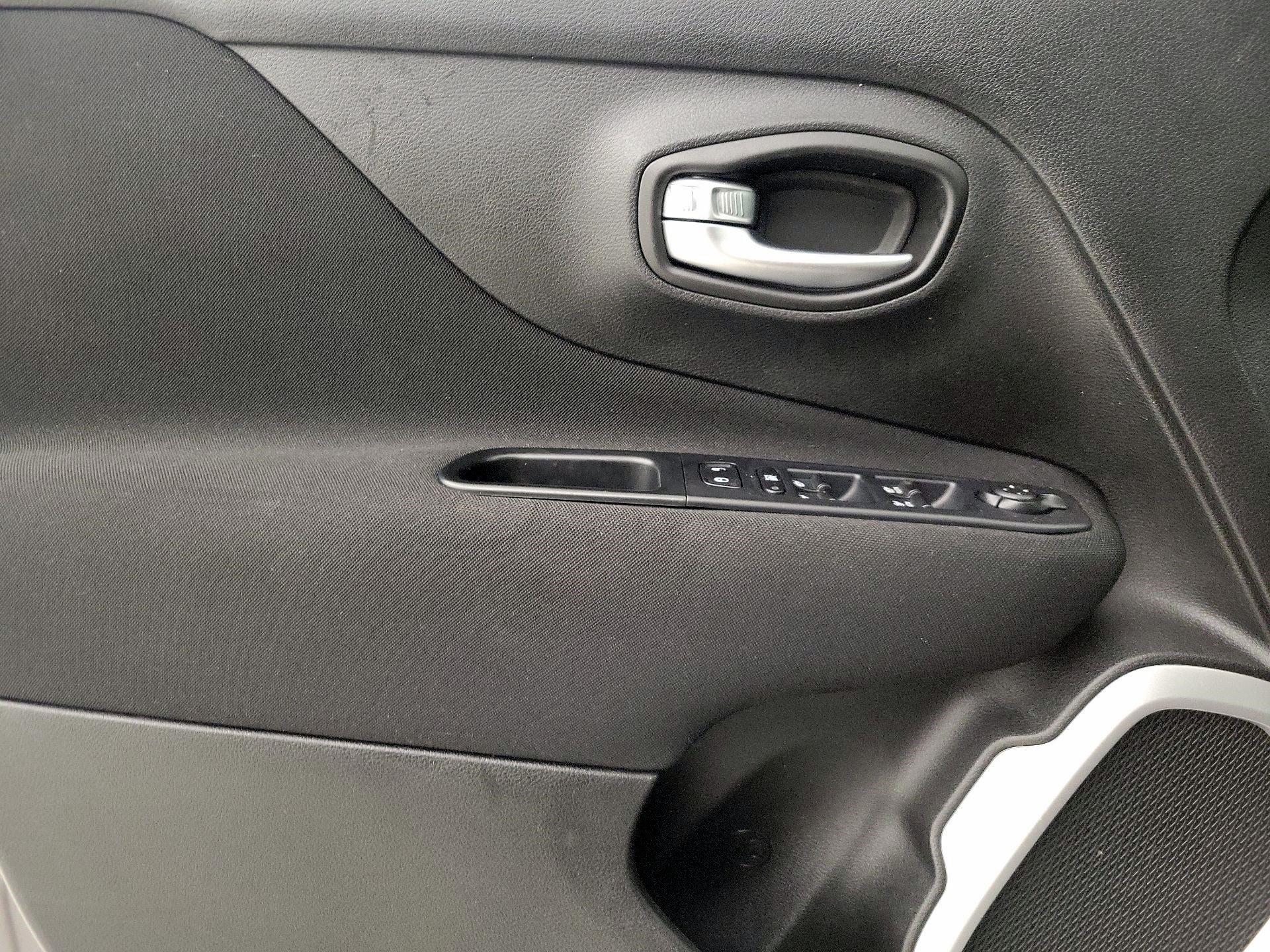Thumbnail: 2019 Jeep Renegade - 12