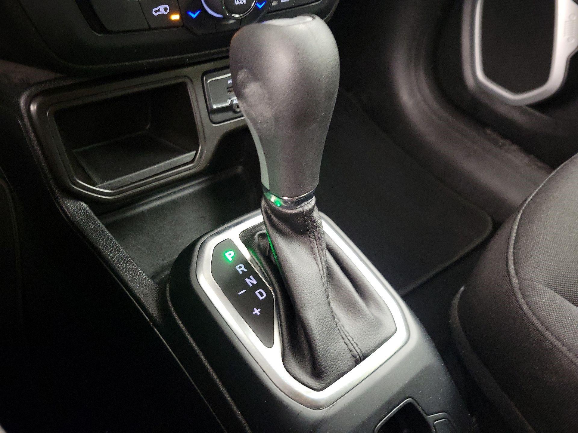 Thumbnail: 2019 Jeep Renegade - 18