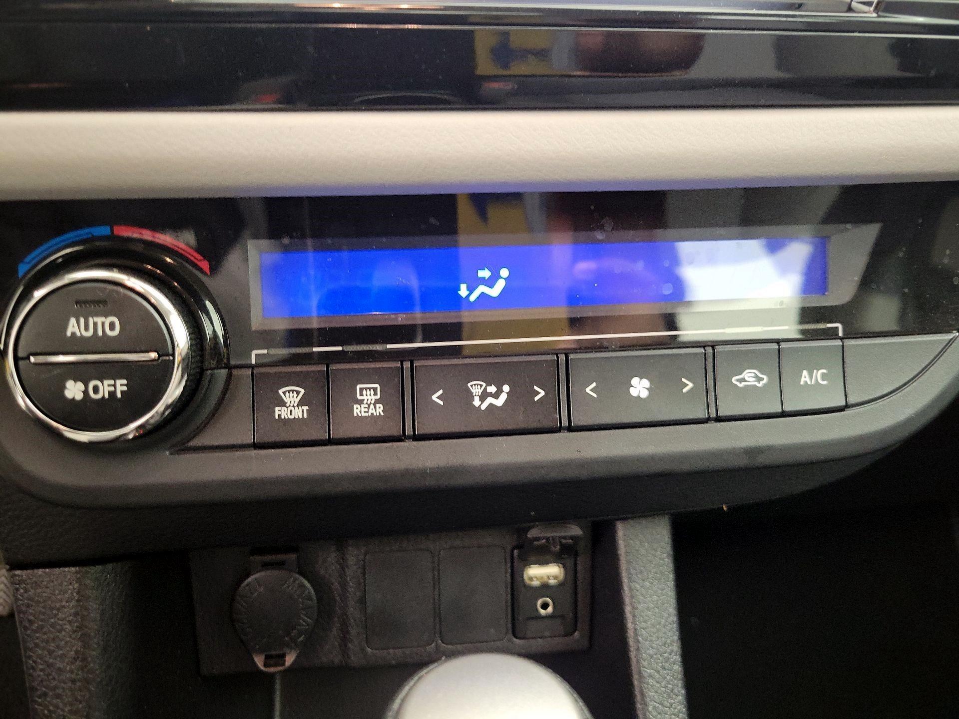 Thumbnail: 2015 Toyota Corolla - 16
