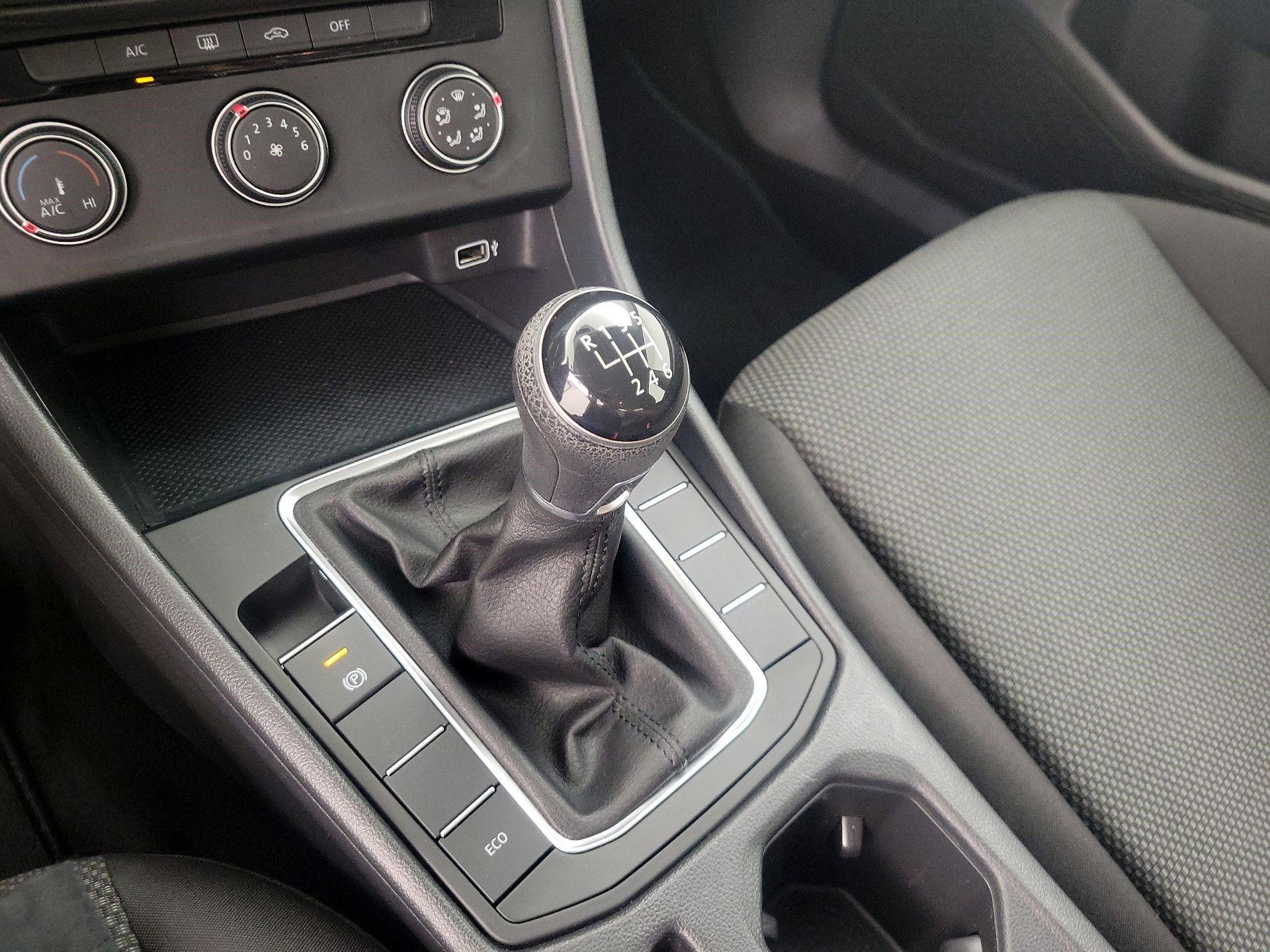 Thumbnail: 2019 Volkswagen Jetta - 17