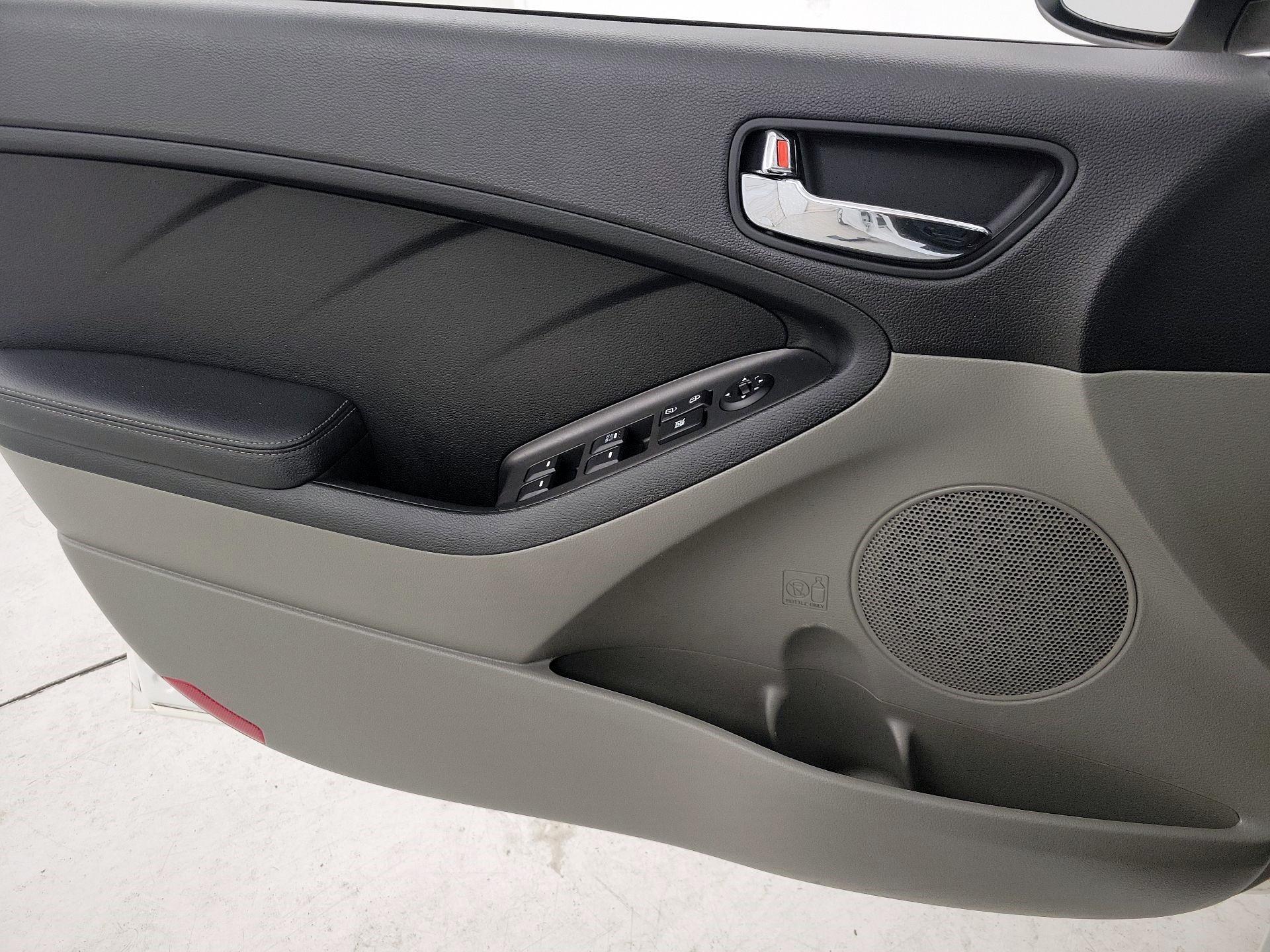 Thumbnail: 2015 Kia Forte - 12