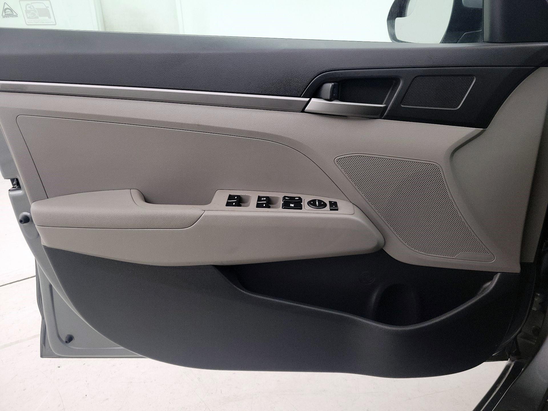 Thumbnail: 2017 Hyundai Elantra - 12
