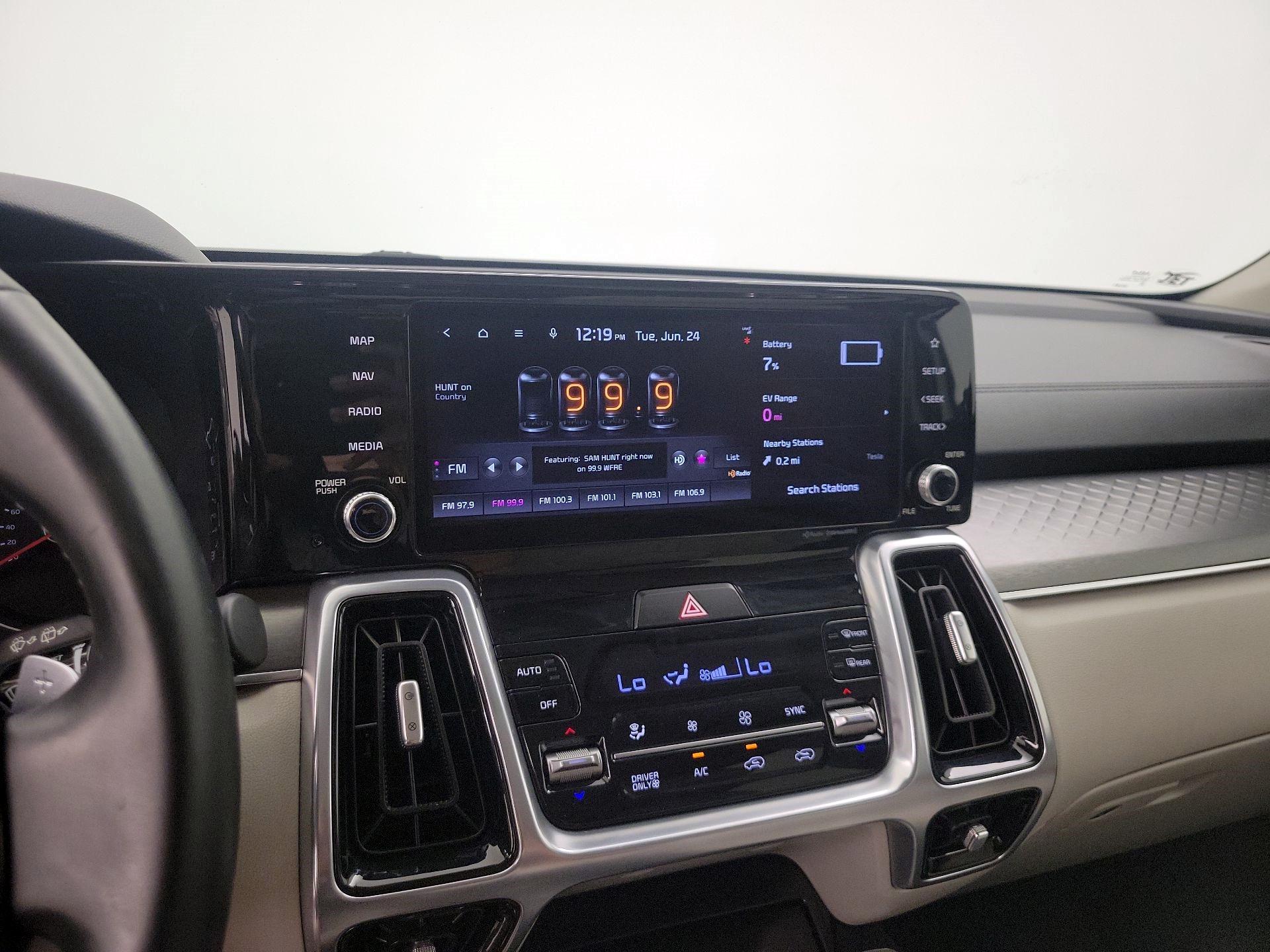 Thumbnail: 2022 Kia Sorento - 16