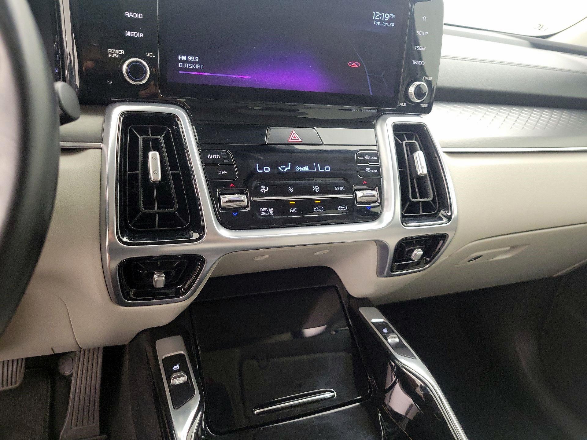 Thumbnail: 2022 Kia Sorento - 17