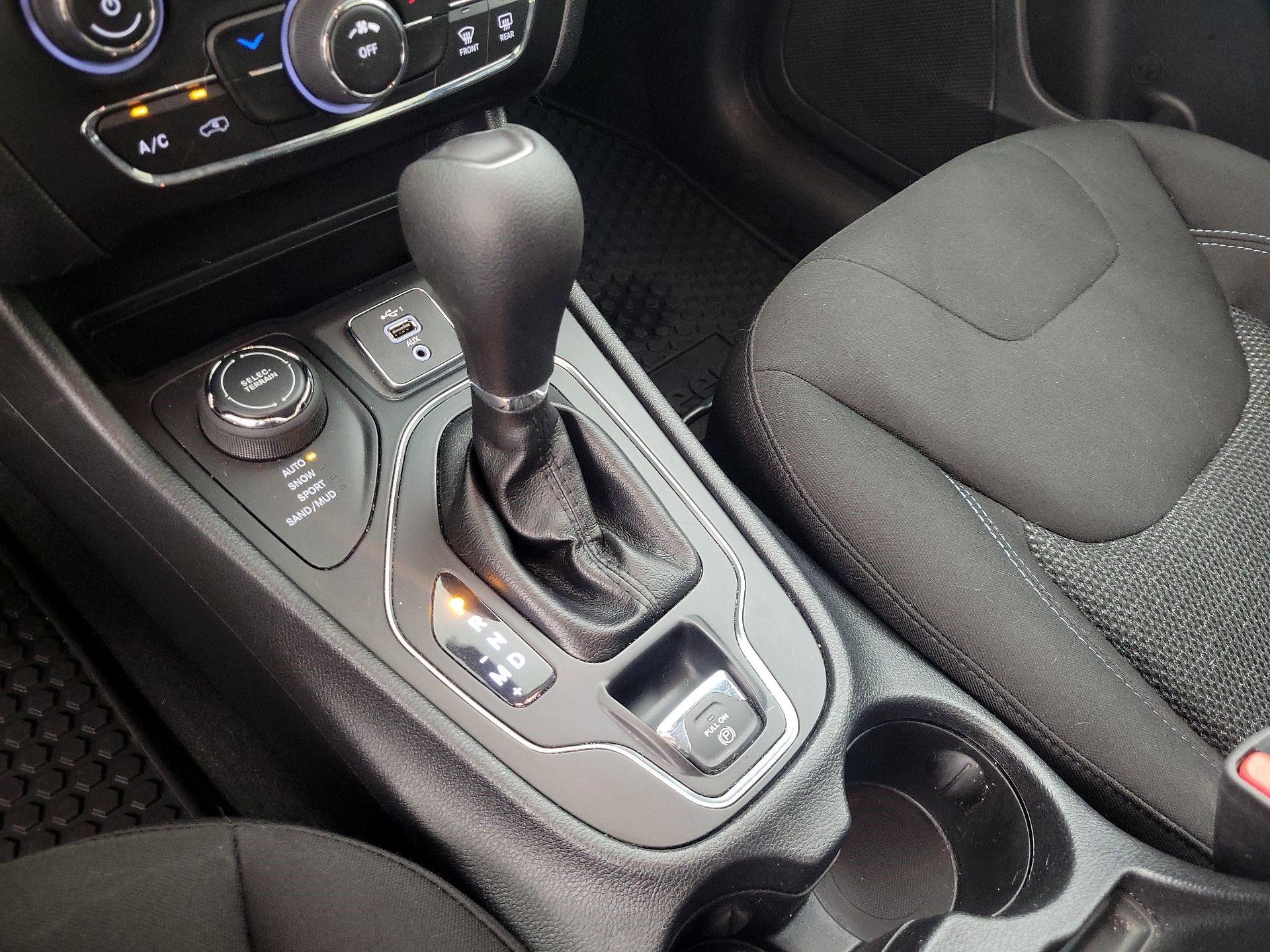 Thumbnail: 2019 Jeep Cherokee - 17