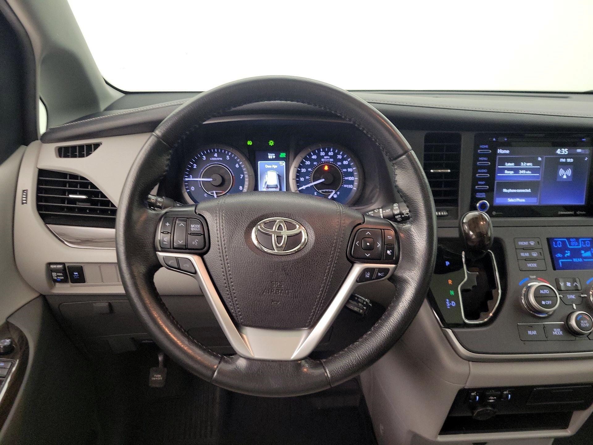Thumbnail: 2020 Toyota Sienna - 10