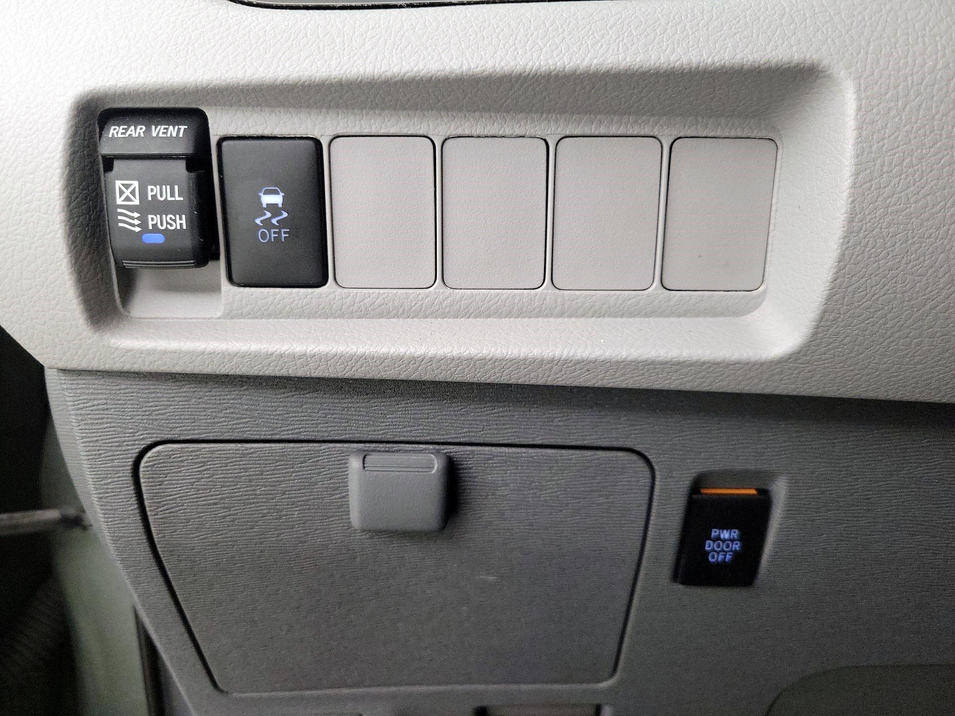 Thumbnail: 2020 Toyota Sienna - 13