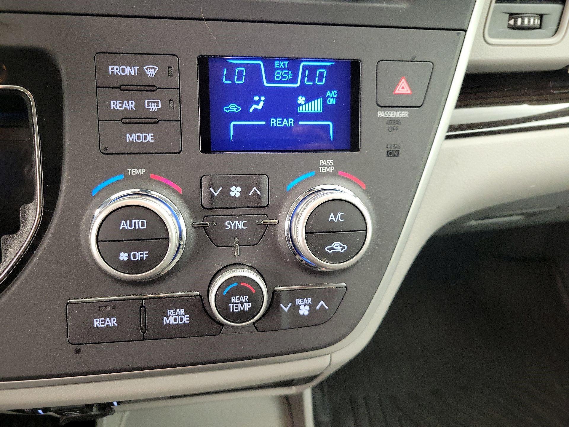 Thumbnail: 2020 Toyota Sienna - 16