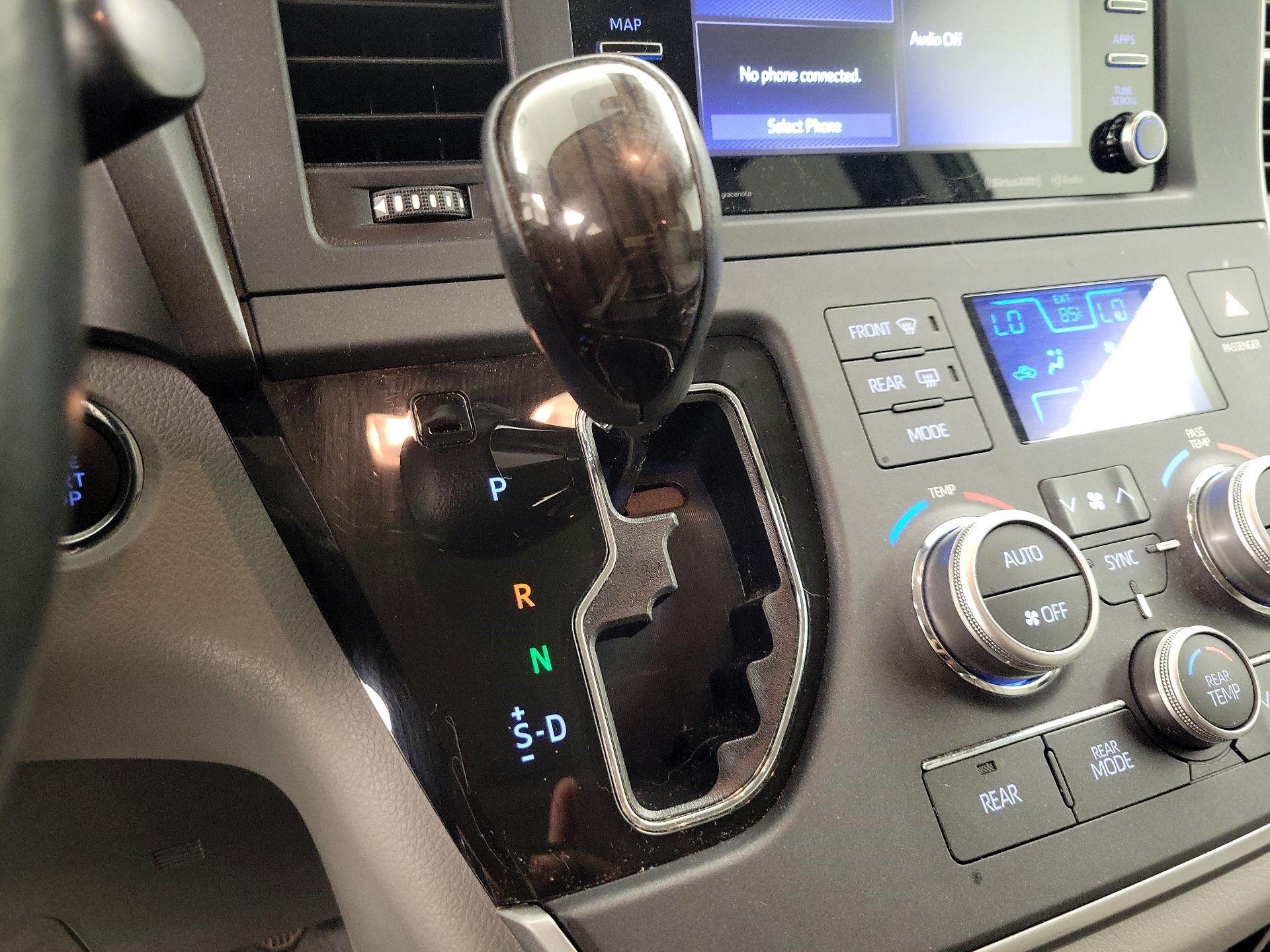 Thumbnail: 2020 Toyota Sienna - 17