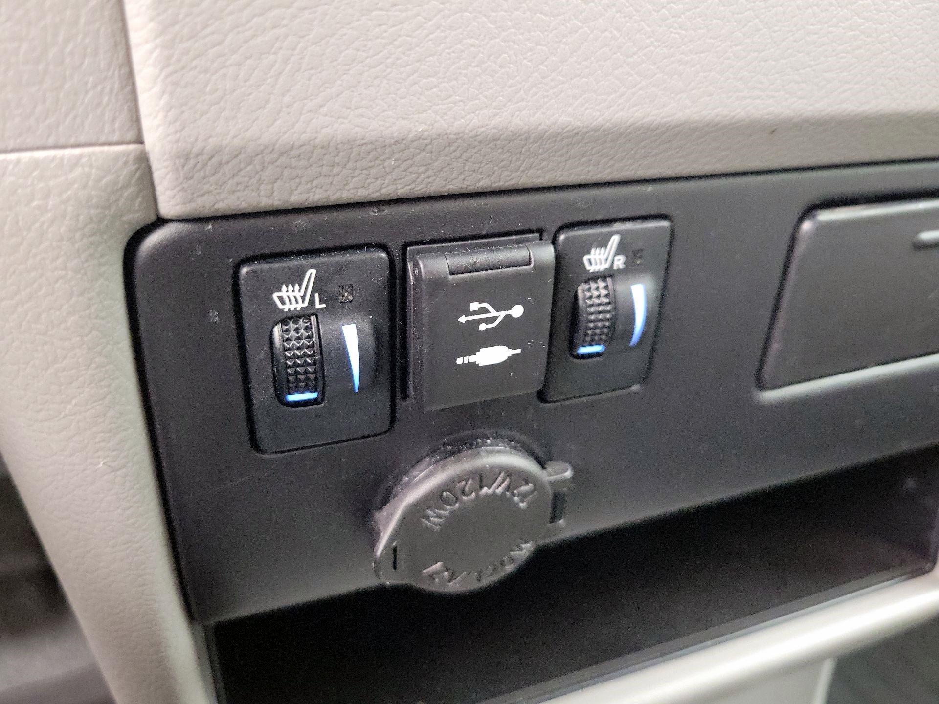 Thumbnail: 2020 Toyota Sienna - 18