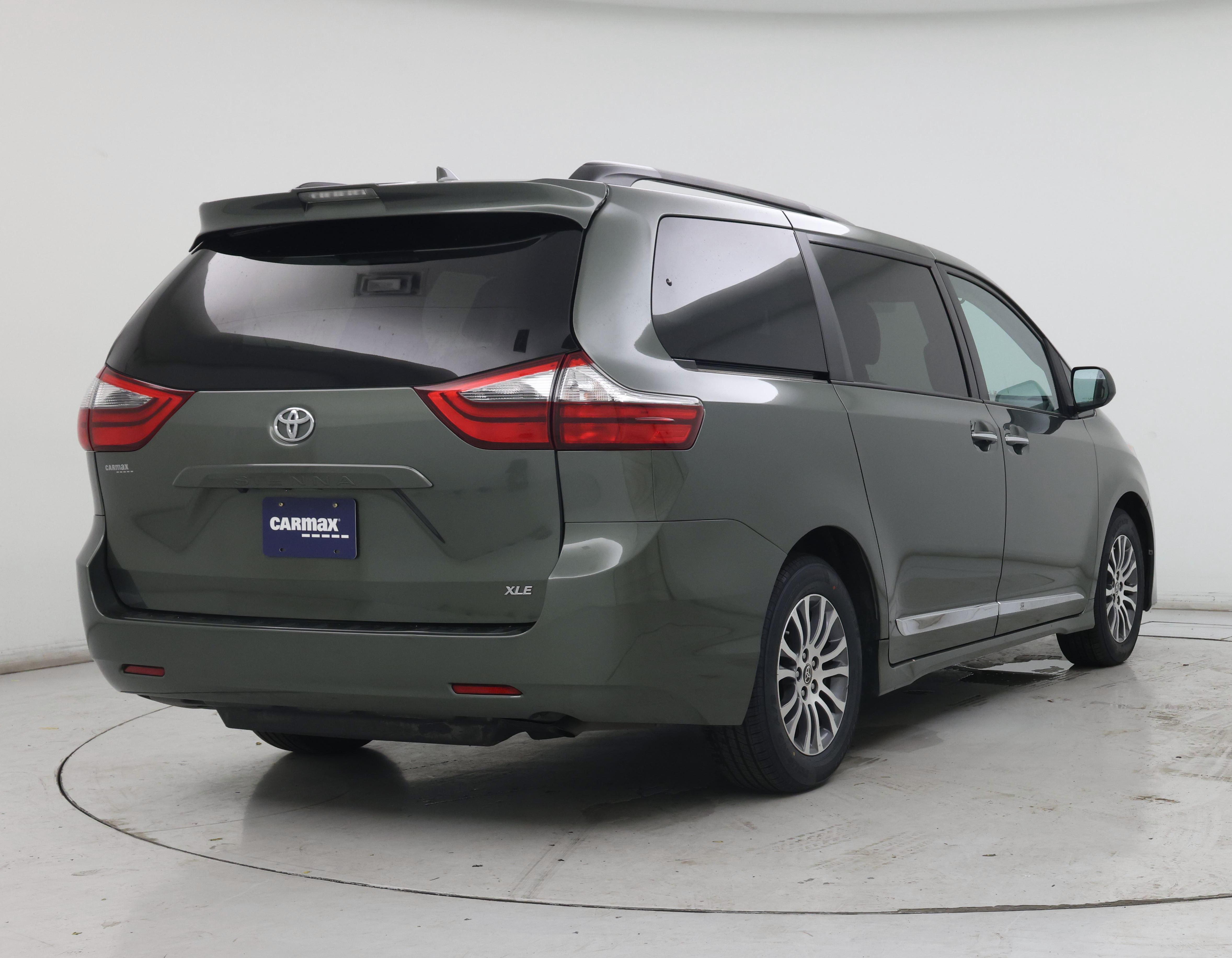 Thumbnail: 2020 Toyota Sienna - 8
