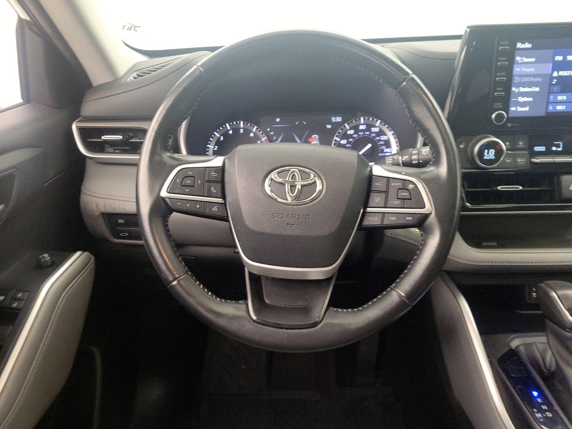 Thumbnail: 2022 Toyota Highlander - 10