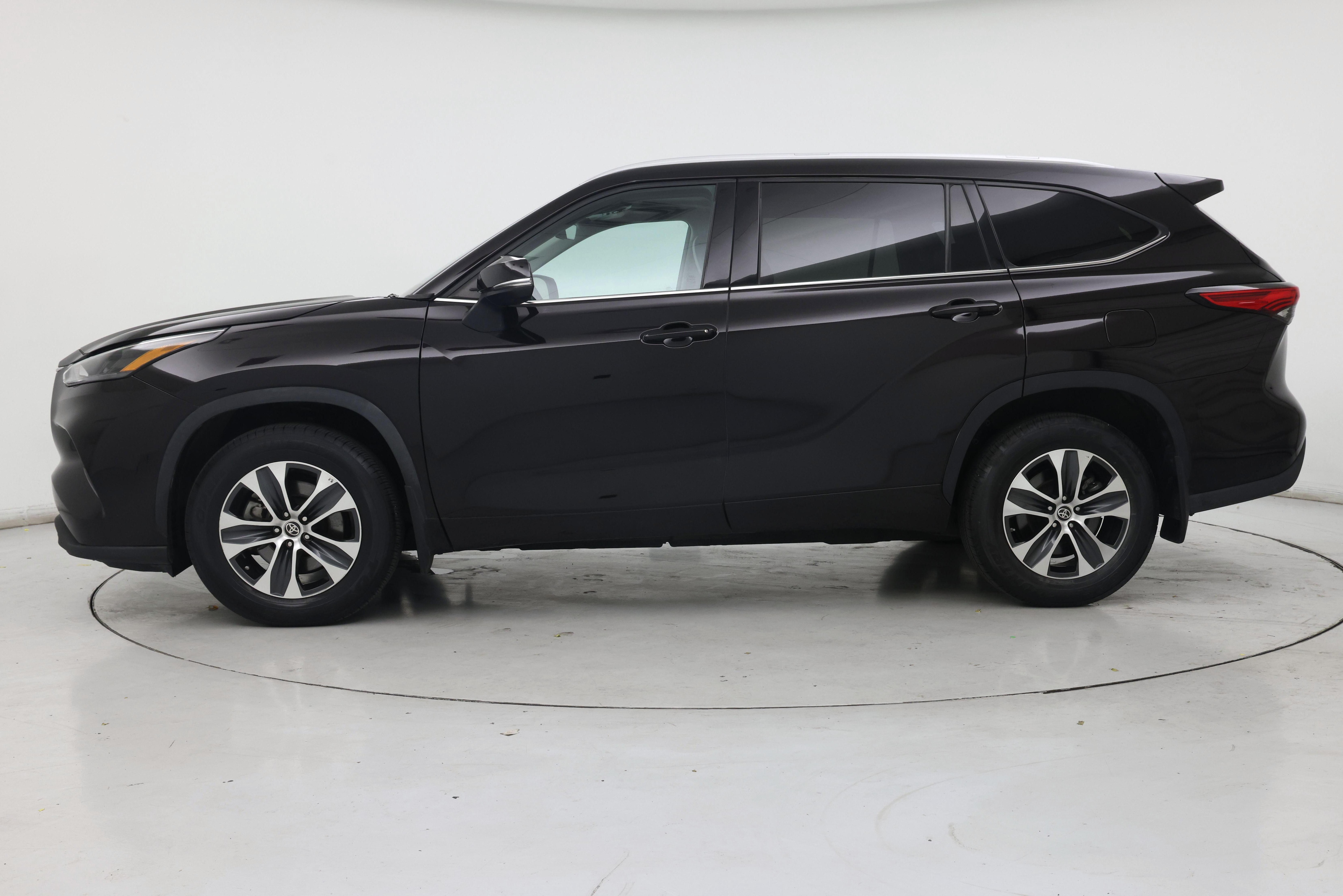 Thumbnail: 2022 Toyota Highlander - 3