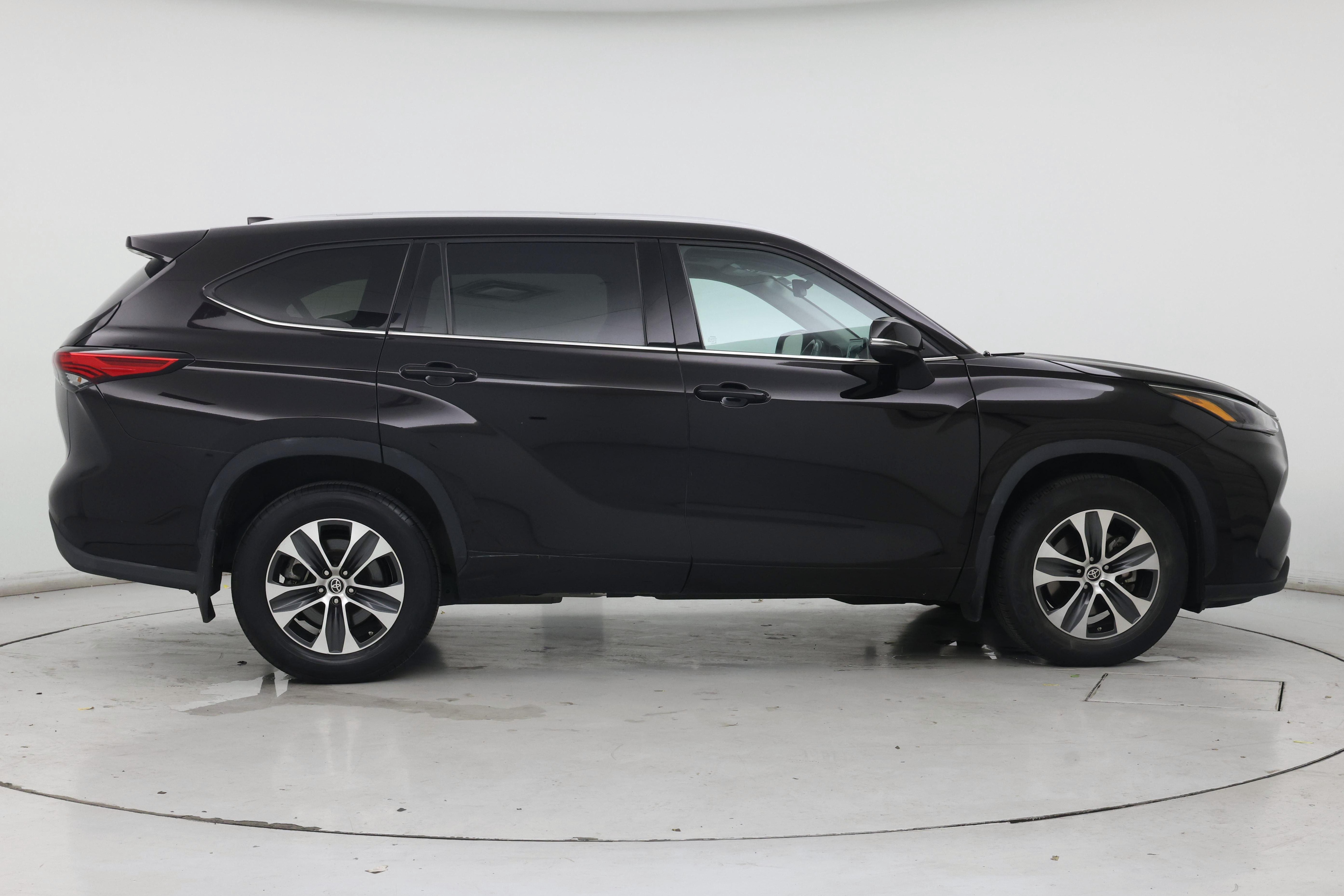 Thumbnail: 2022 Toyota Highlander - 7