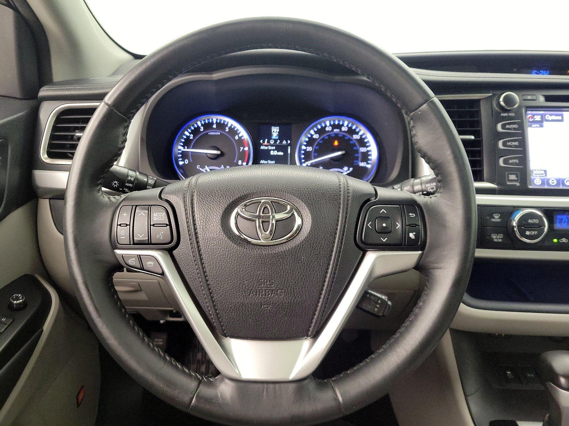 Thumbnail: 2014 Toyota Highlander - 10