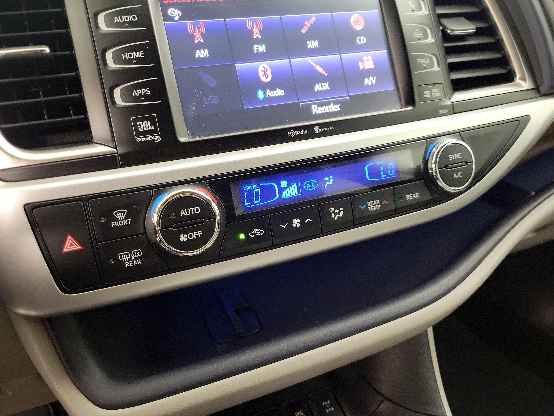 Thumbnail: 2014 Toyota Highlander - 17