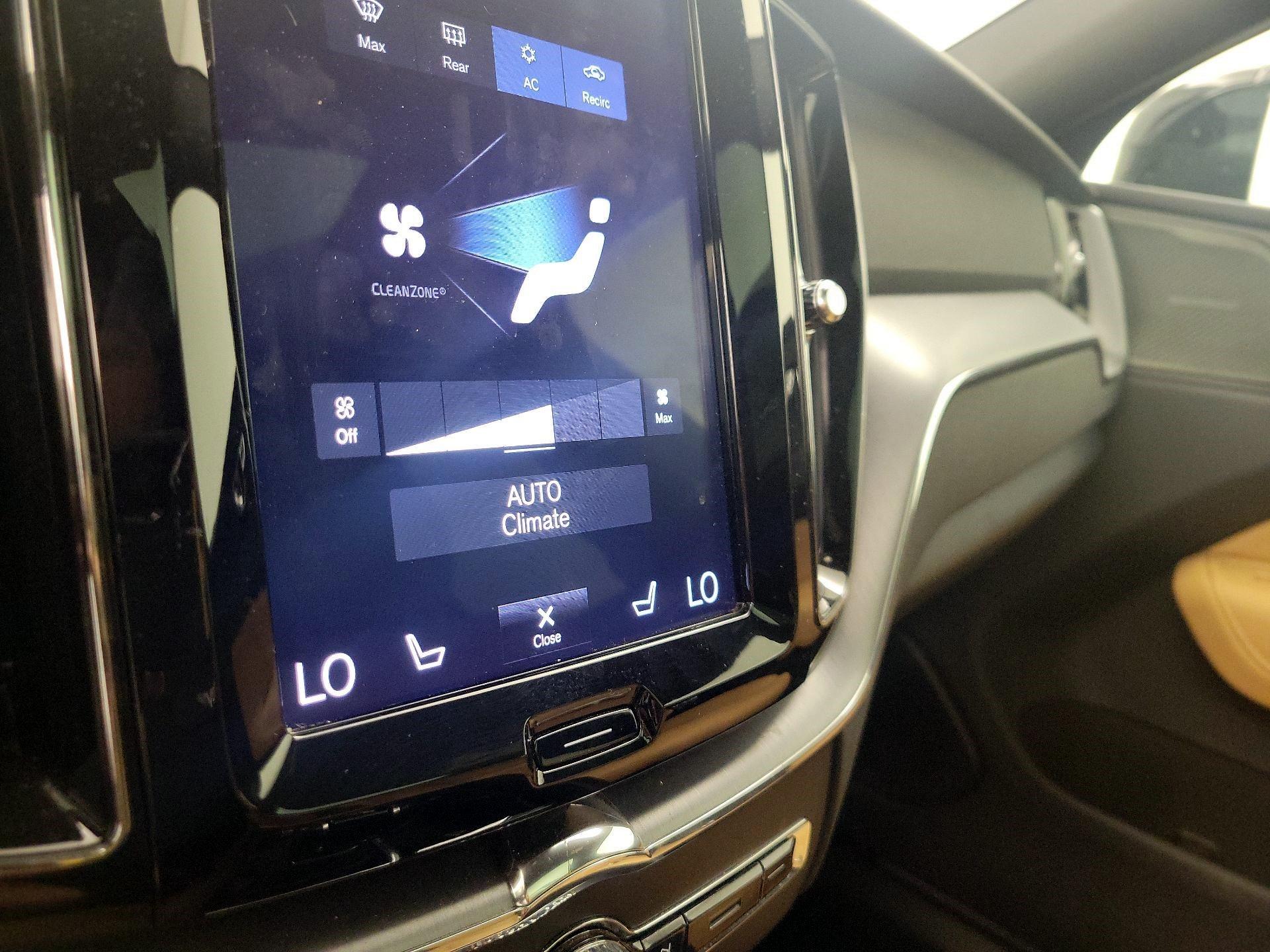 Thumbnail: 2019 Volvo XC60 - 17
