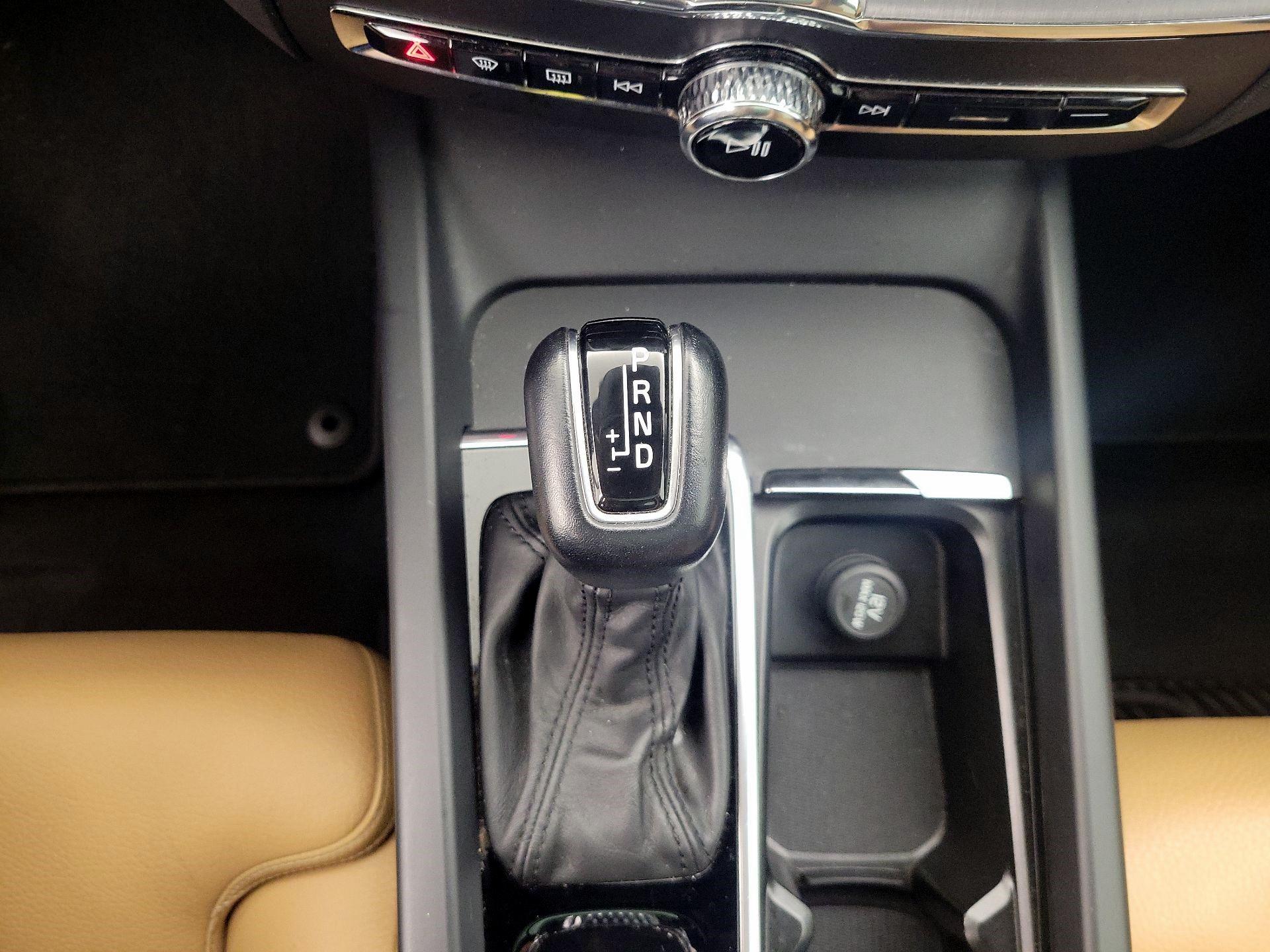 Thumbnail: 2019 Volvo XC60 - 18