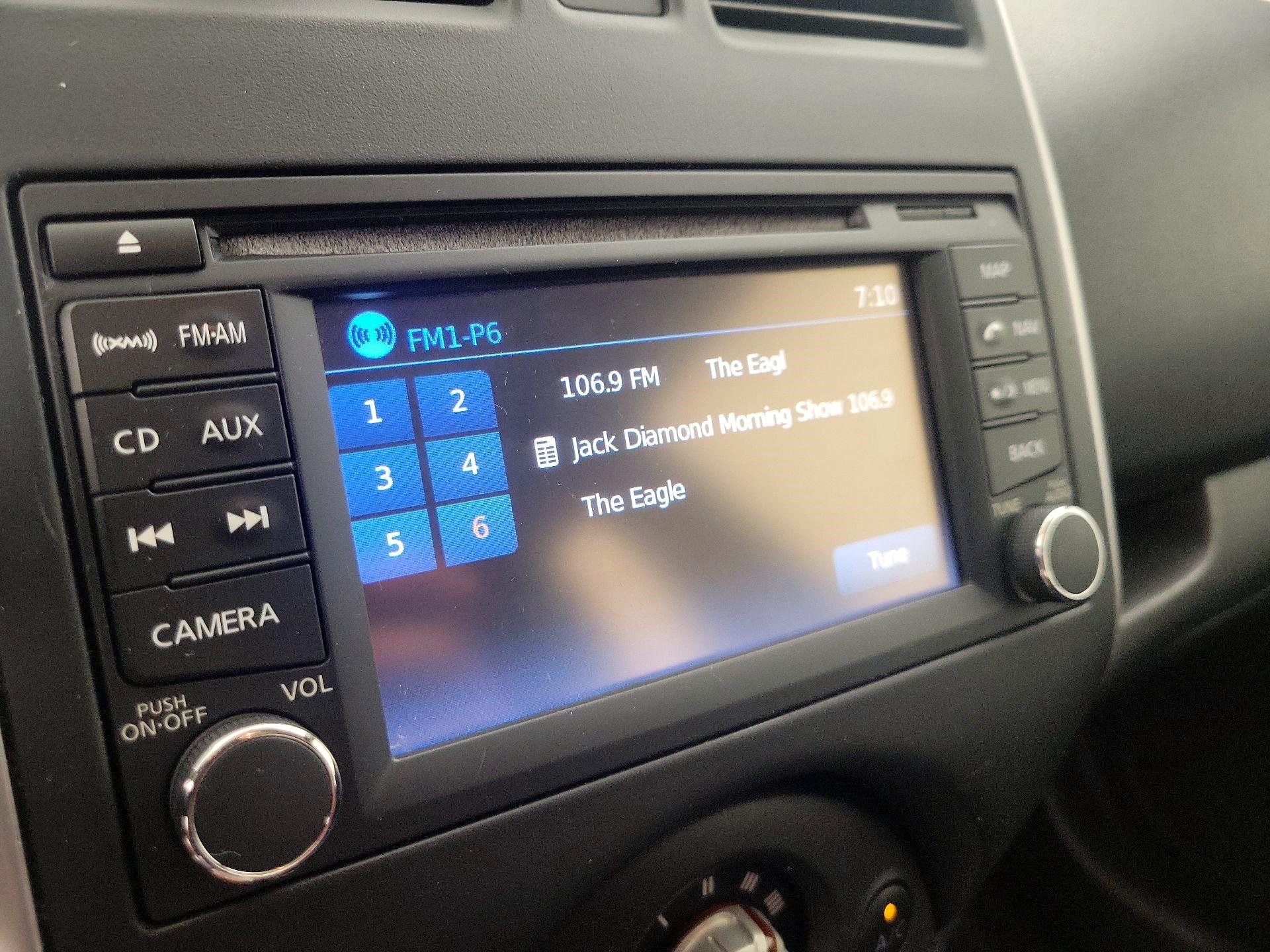Thumbnail: 2014 Nissan Versa Note - 15