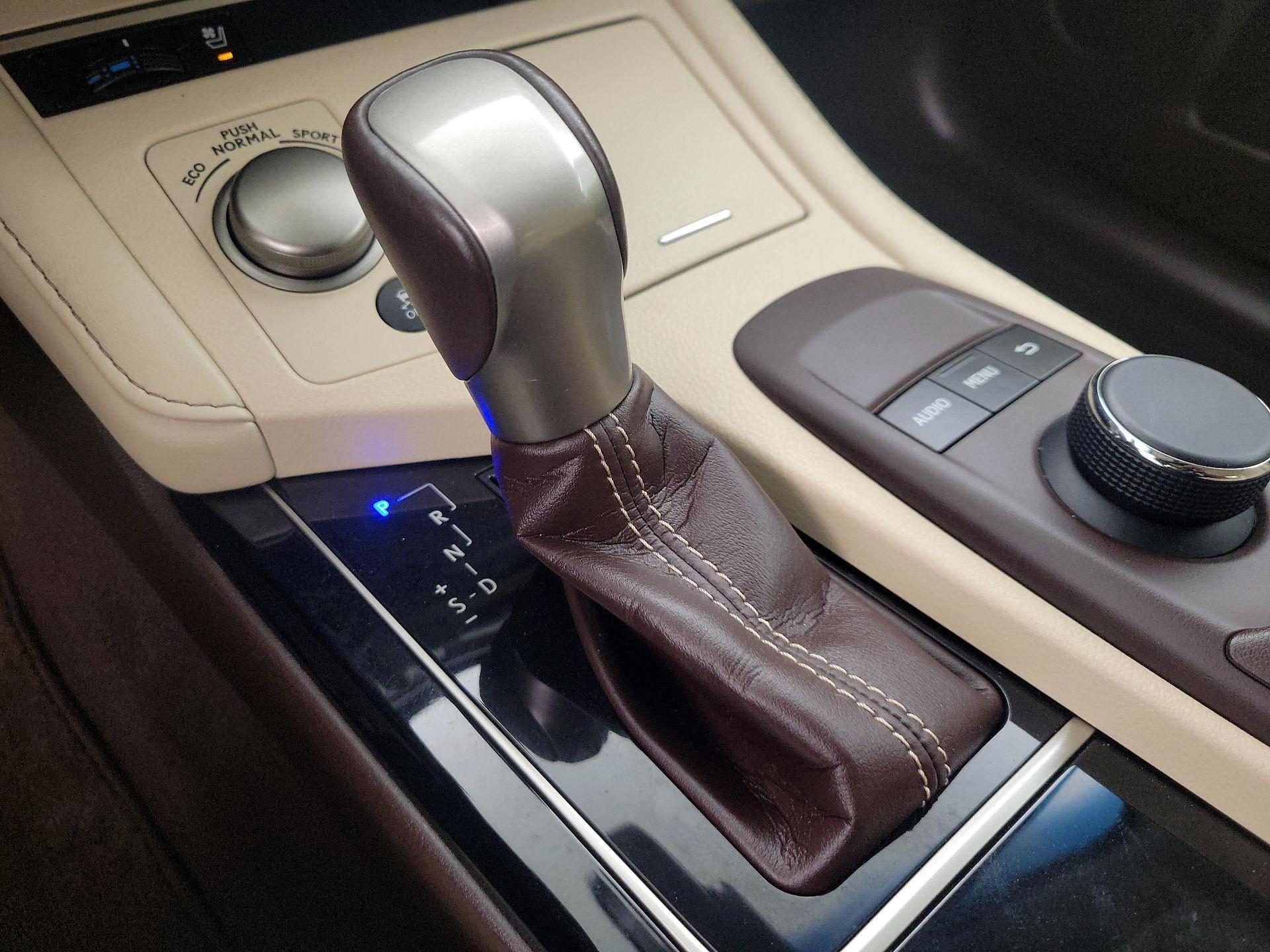 Thumbnail: 2018 Lexus ES - 17