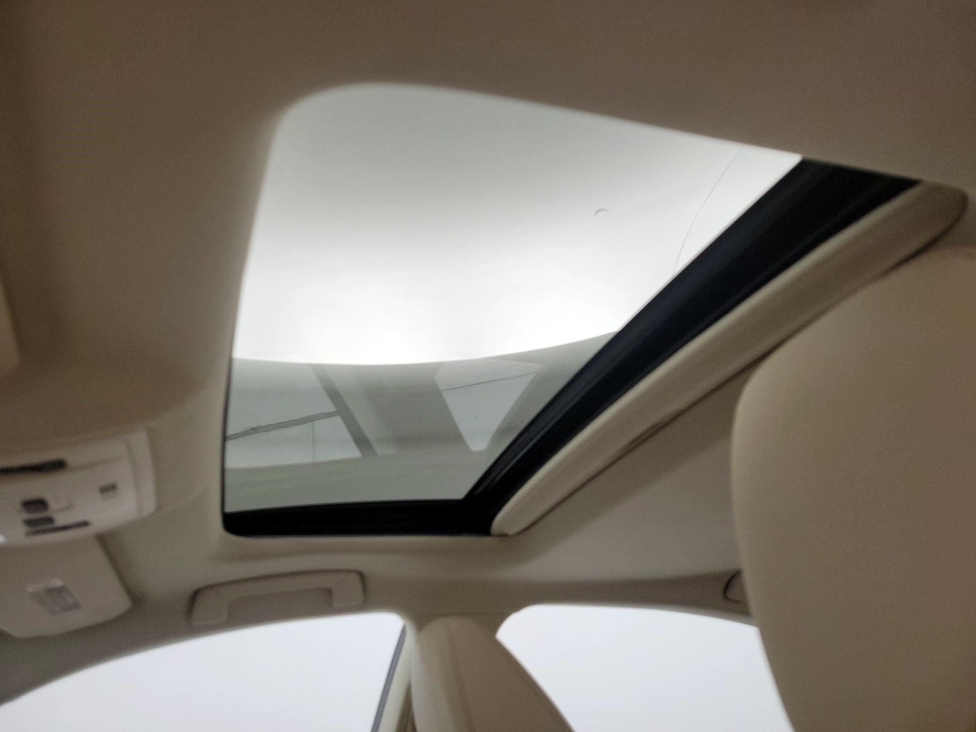 Thumbnail: 2018 Lexus ES - 19