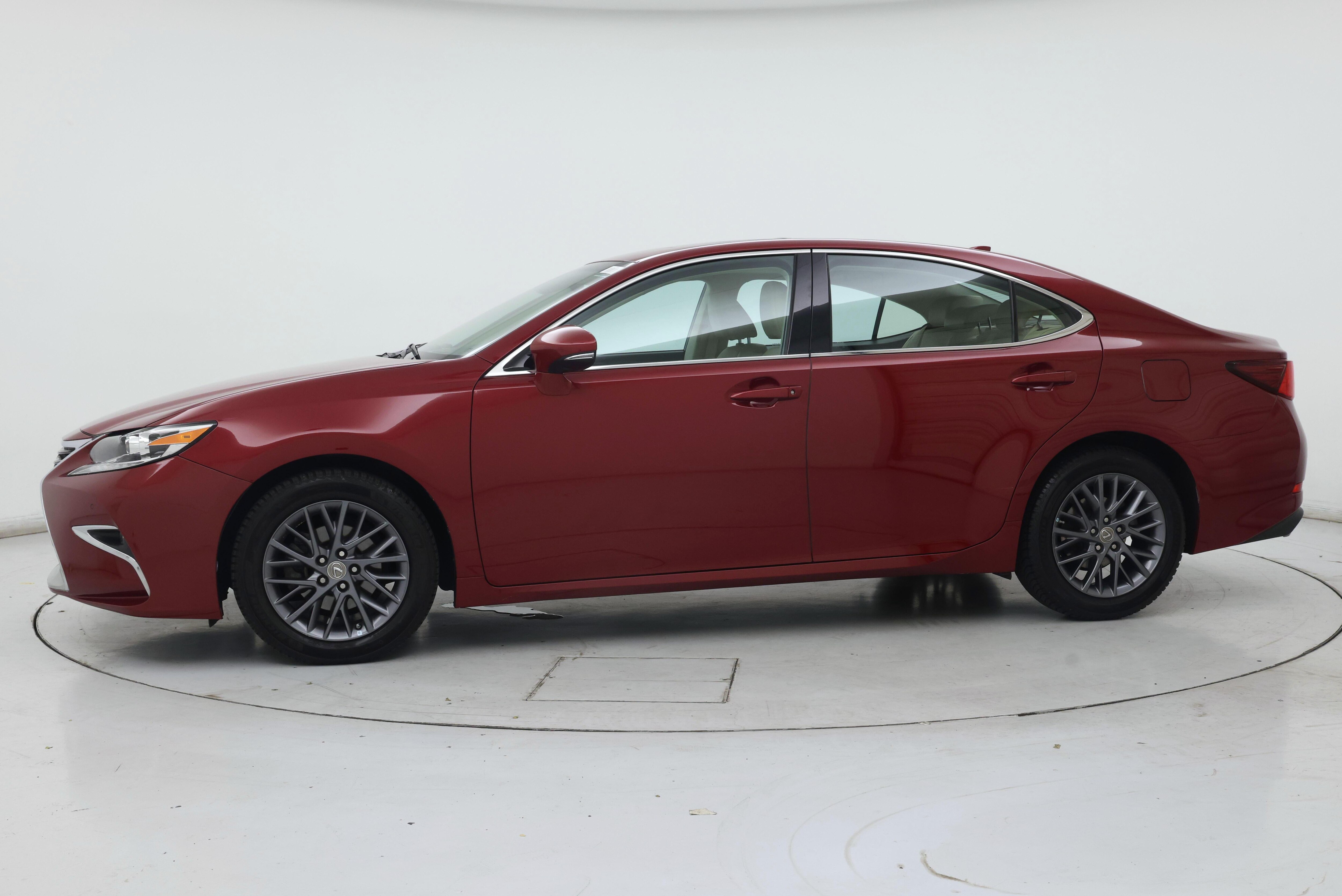 Thumbnail: 2018 Lexus ES - 3