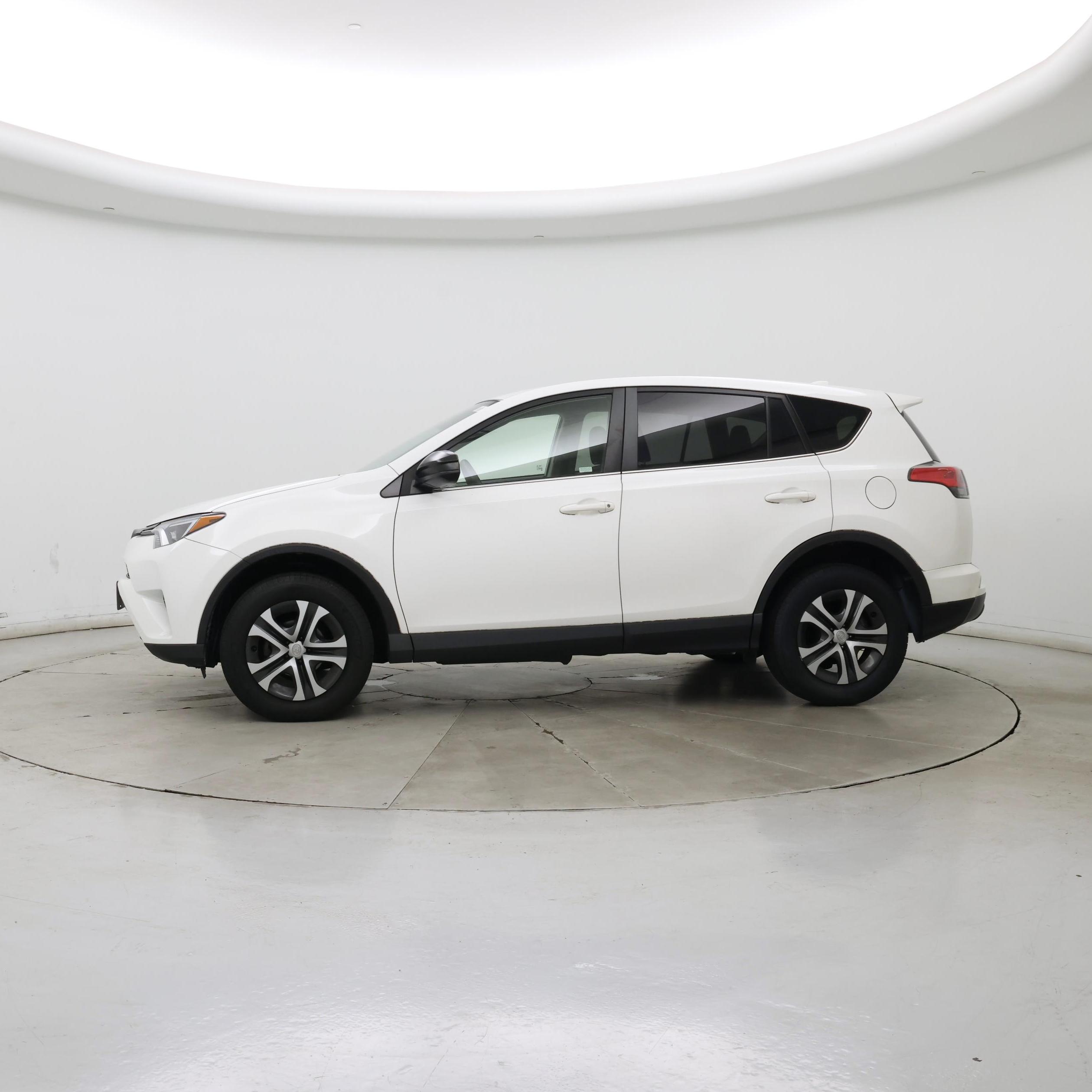 Thumbnail: 2017 Toyota RAV4 - 3
