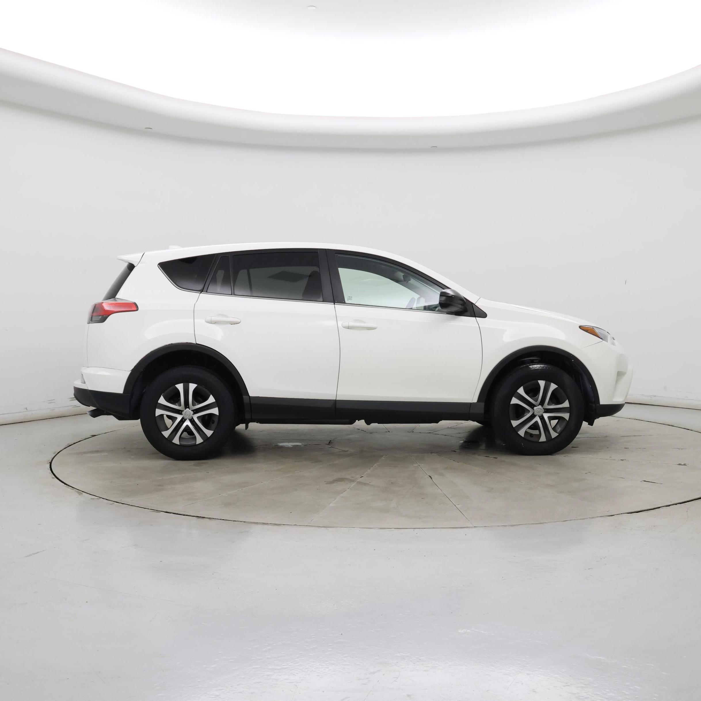 Thumbnail: 2017 Toyota RAV4 - 7