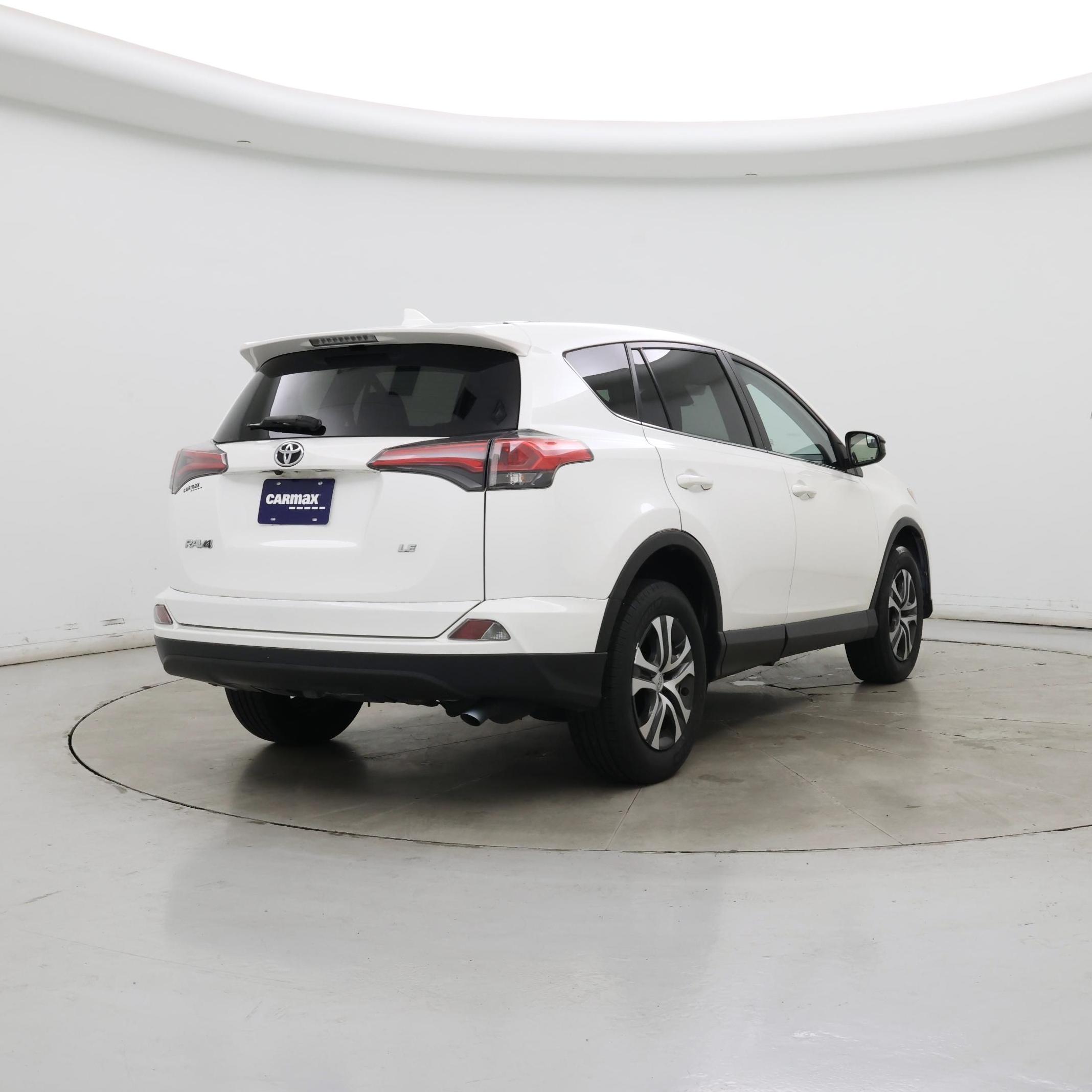 Thumbnail: 2017 Toyota RAV4 - 8