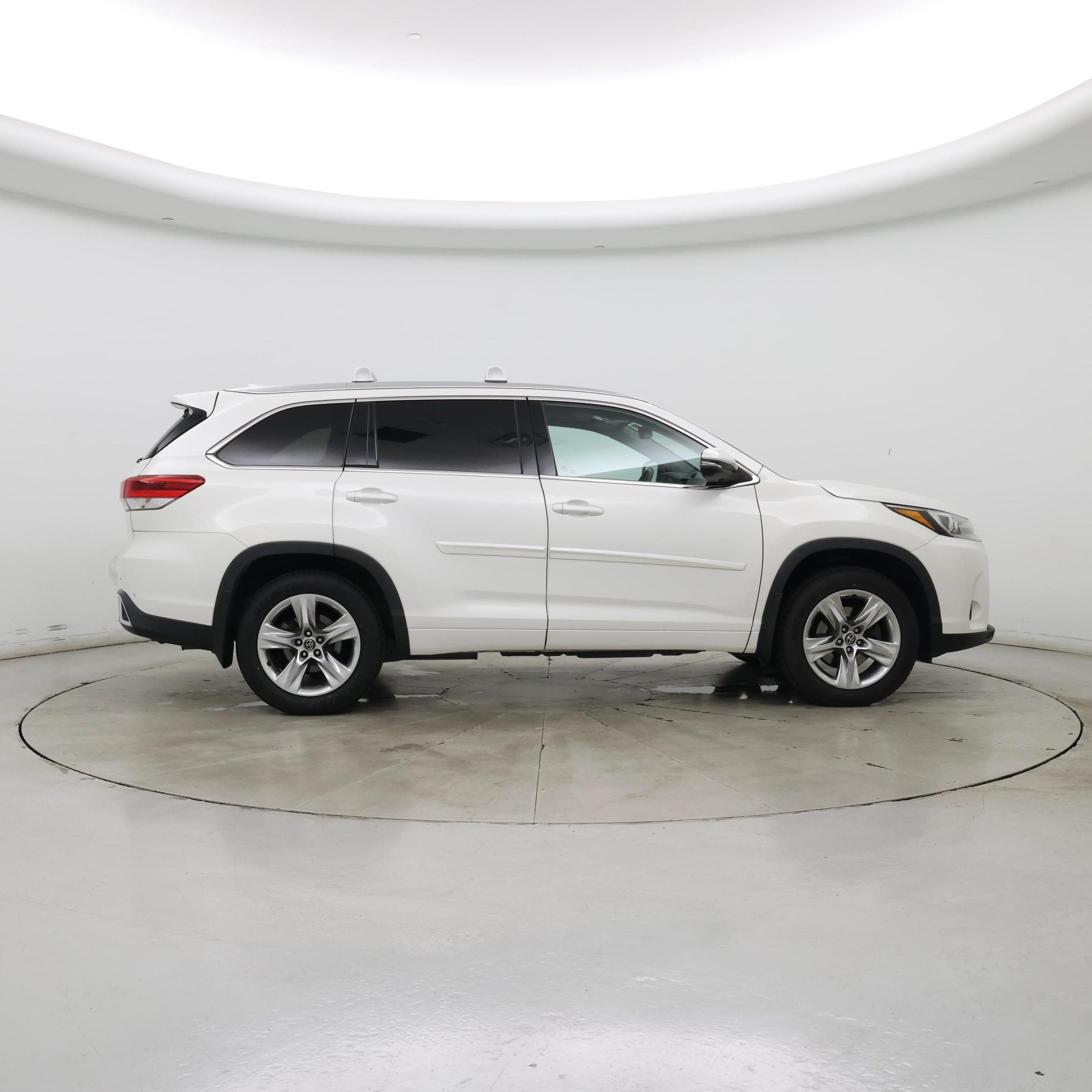 Thumbnail: 2017 Toyota Highlander - 7