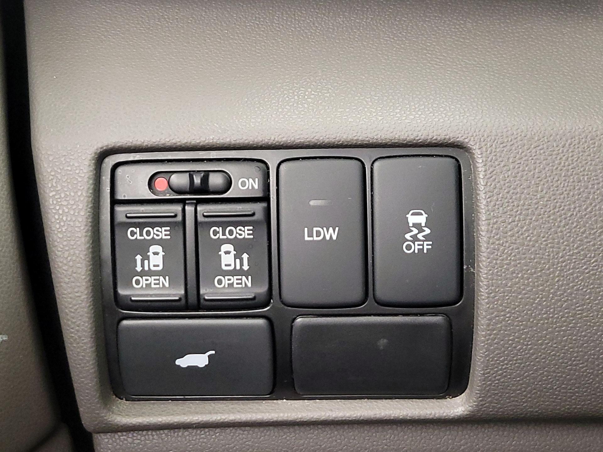 Thumbnail: 2016 Honda Odyssey - 13