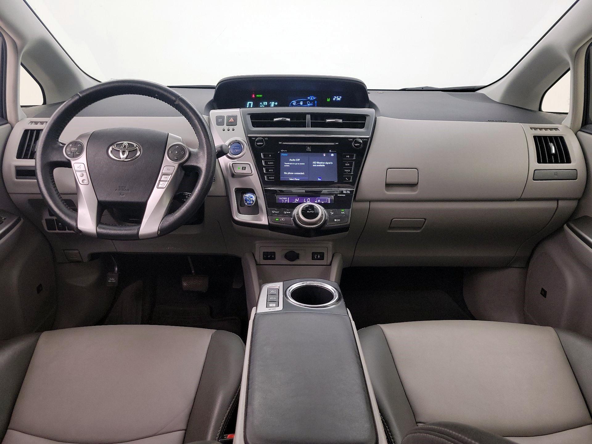 Thumbnail: 2016 Toyota Prius v - 9