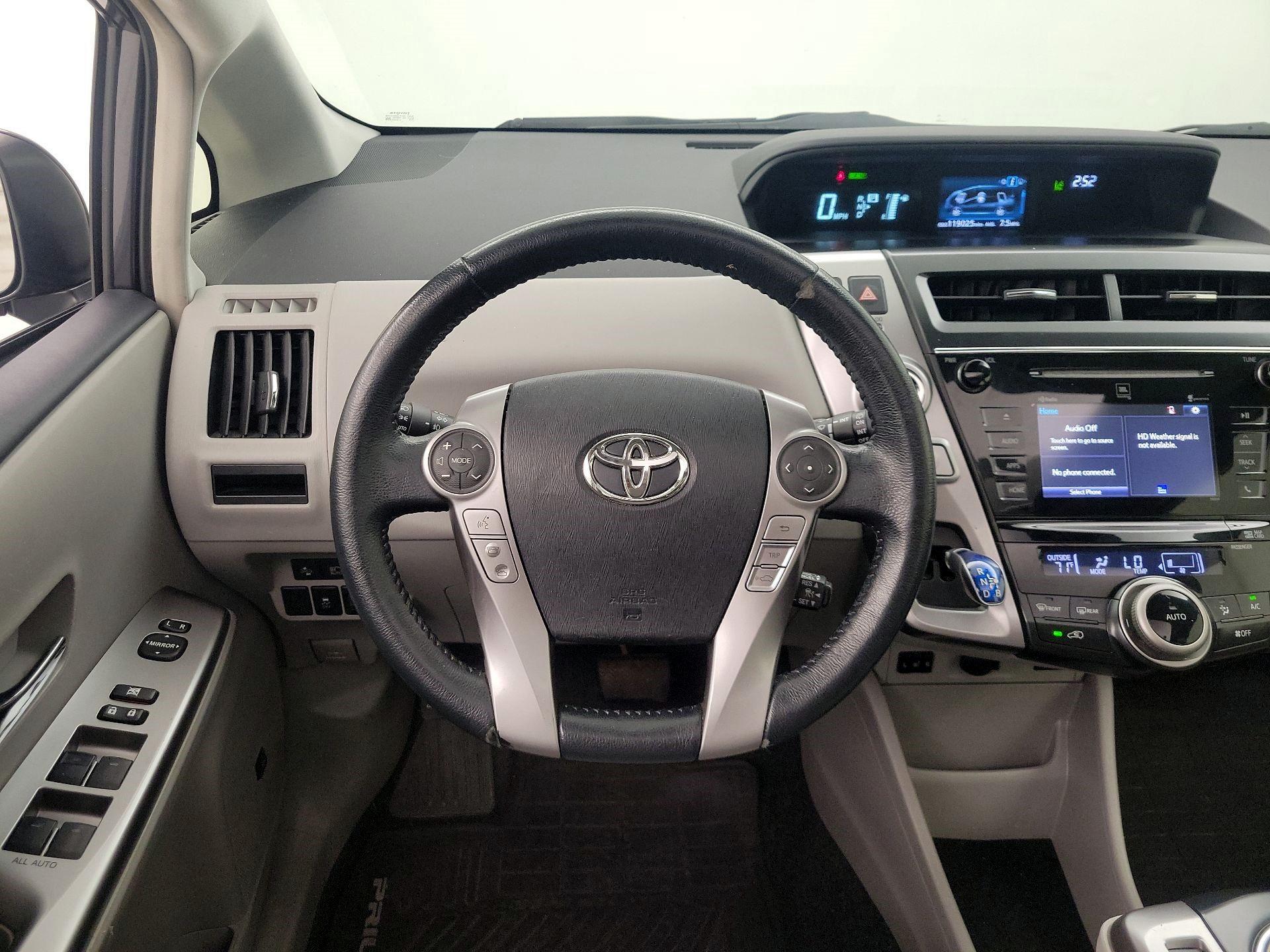 Thumbnail: 2016 Toyota Prius v - 10