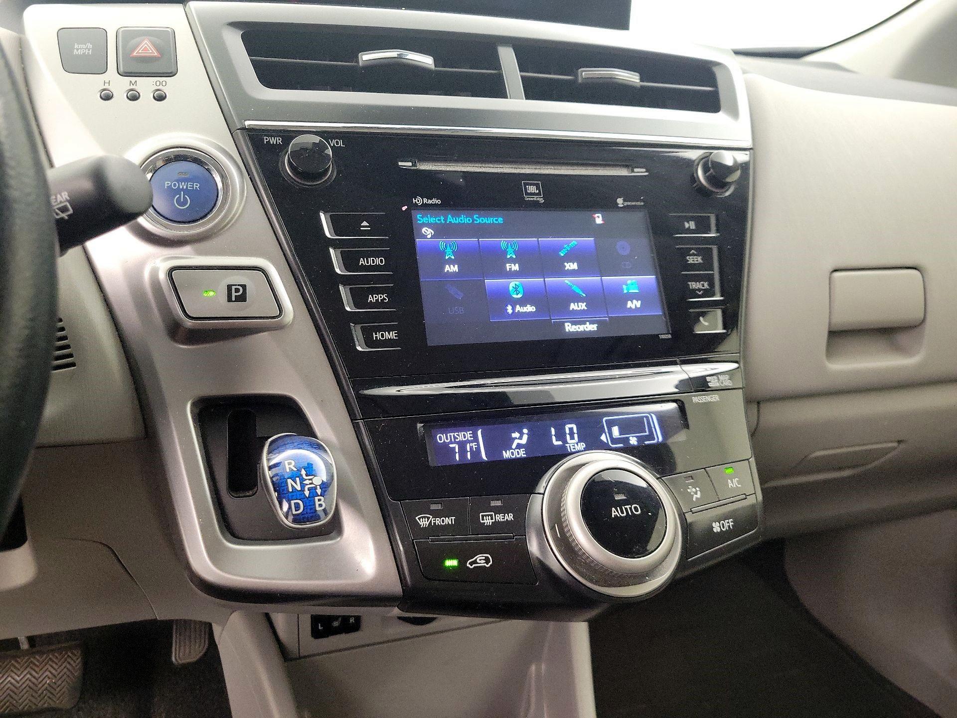 Thumbnail: 2016 Toyota Prius v - 15