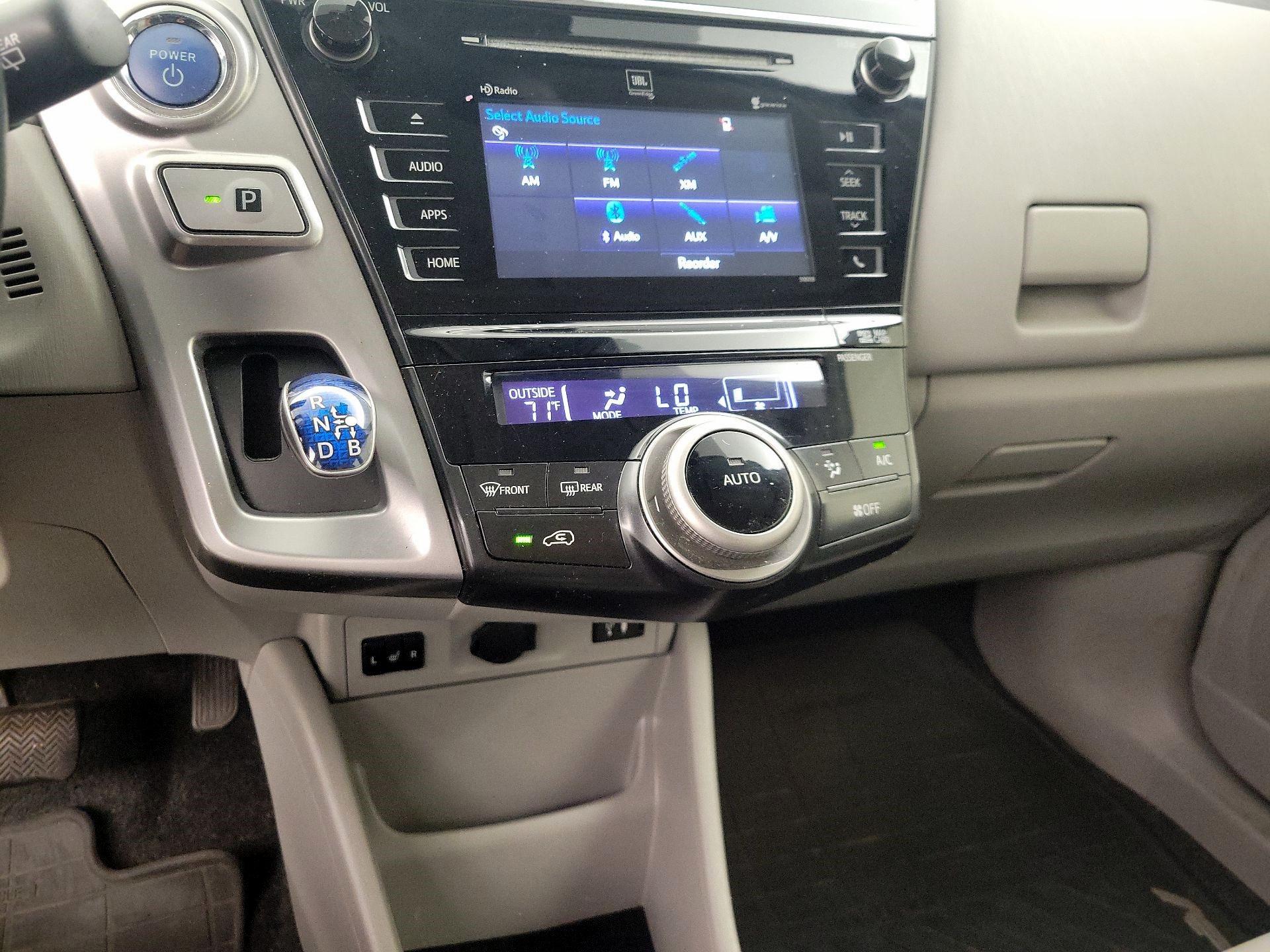 Thumbnail: 2016 Toyota Prius v - 16