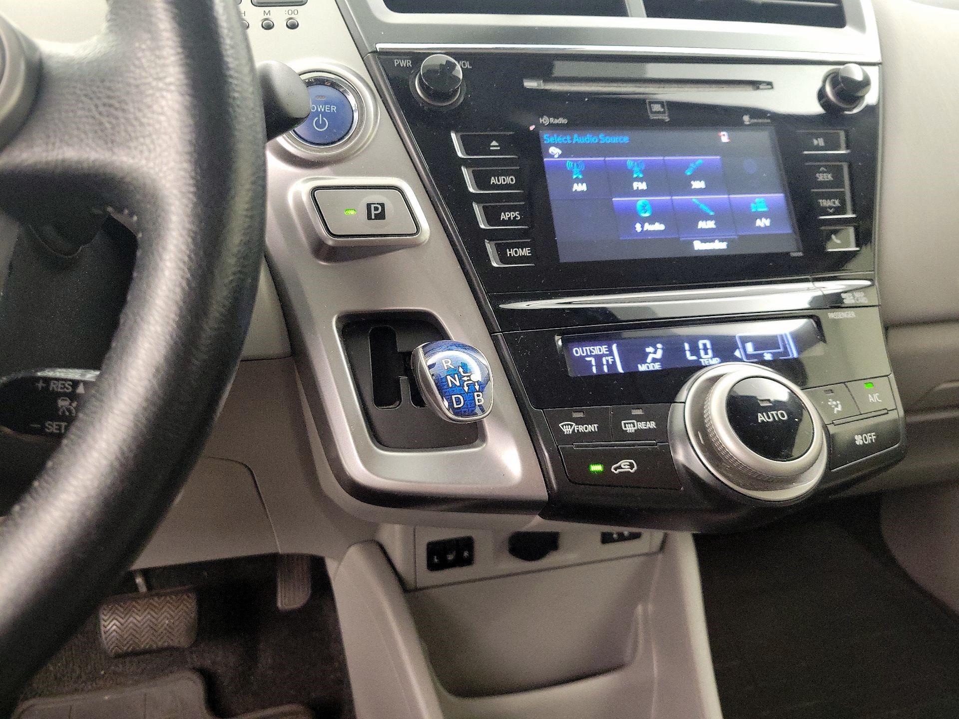 Thumbnail: 2016 Toyota Prius v - 17