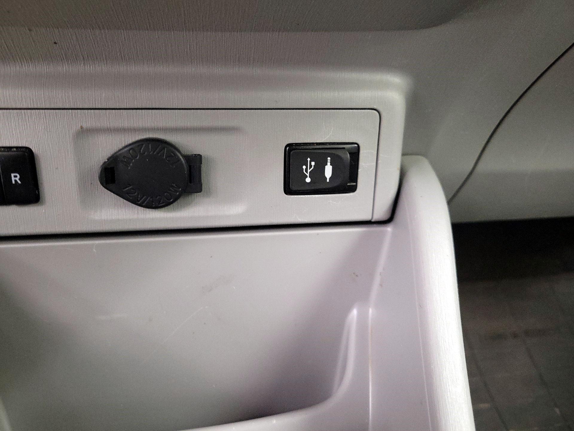 Thumbnail: 2016 Toyota Prius v - 18