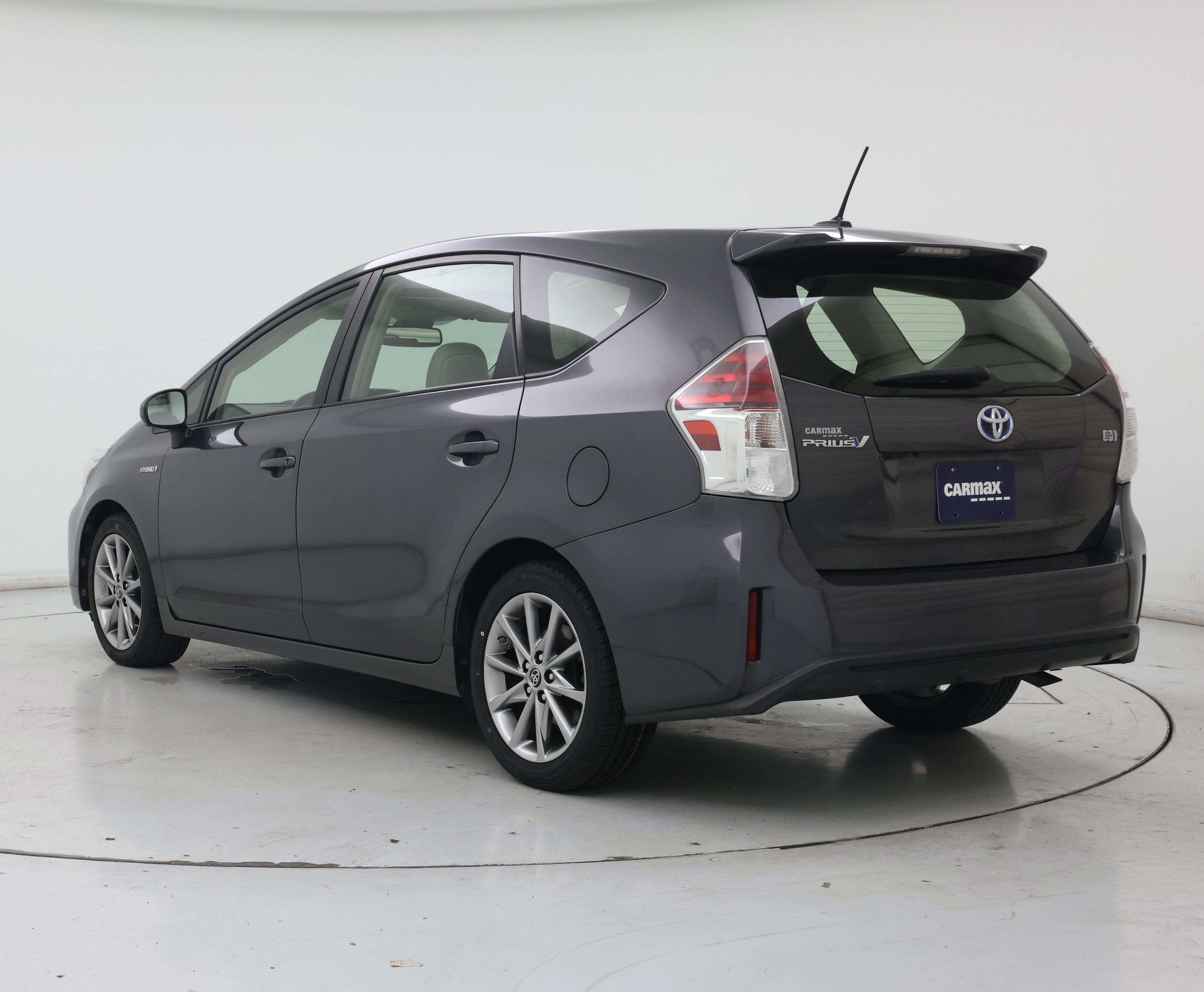 Thumbnail: 2016 Toyota Prius v - 2