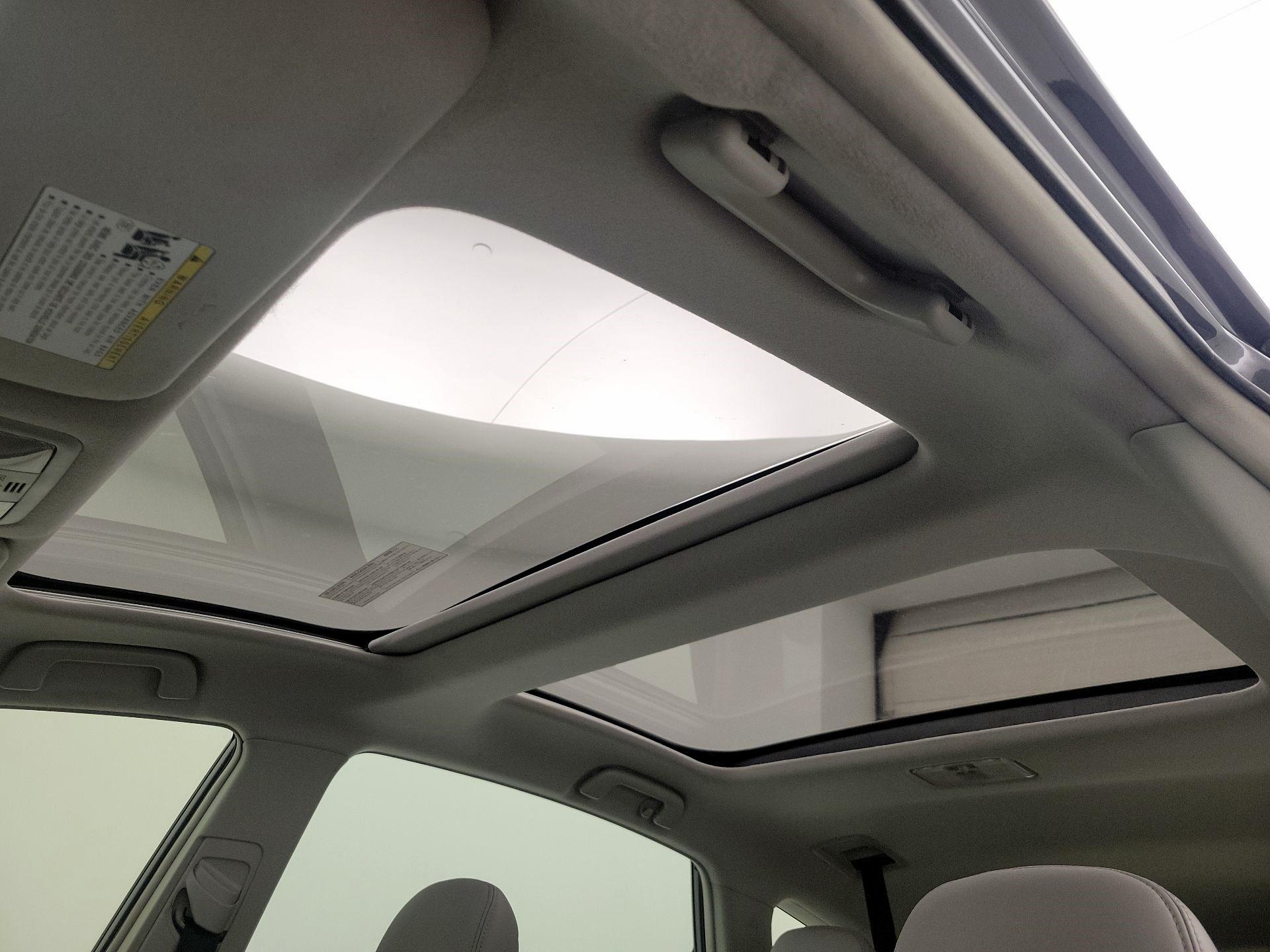 Thumbnail: 2016 Toyota Prius v - 19