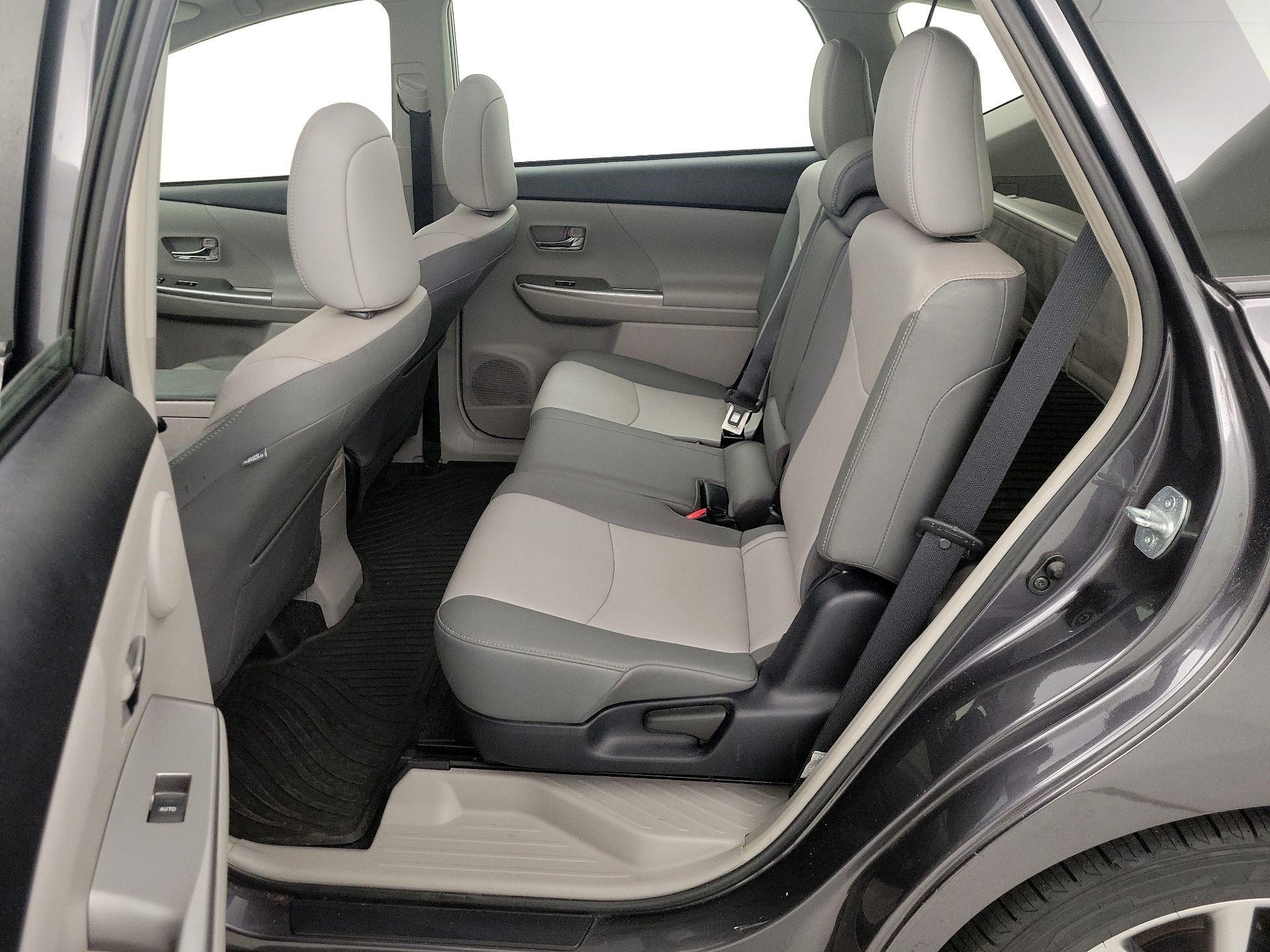 Thumbnail: 2016 Toyota Prius v - 20