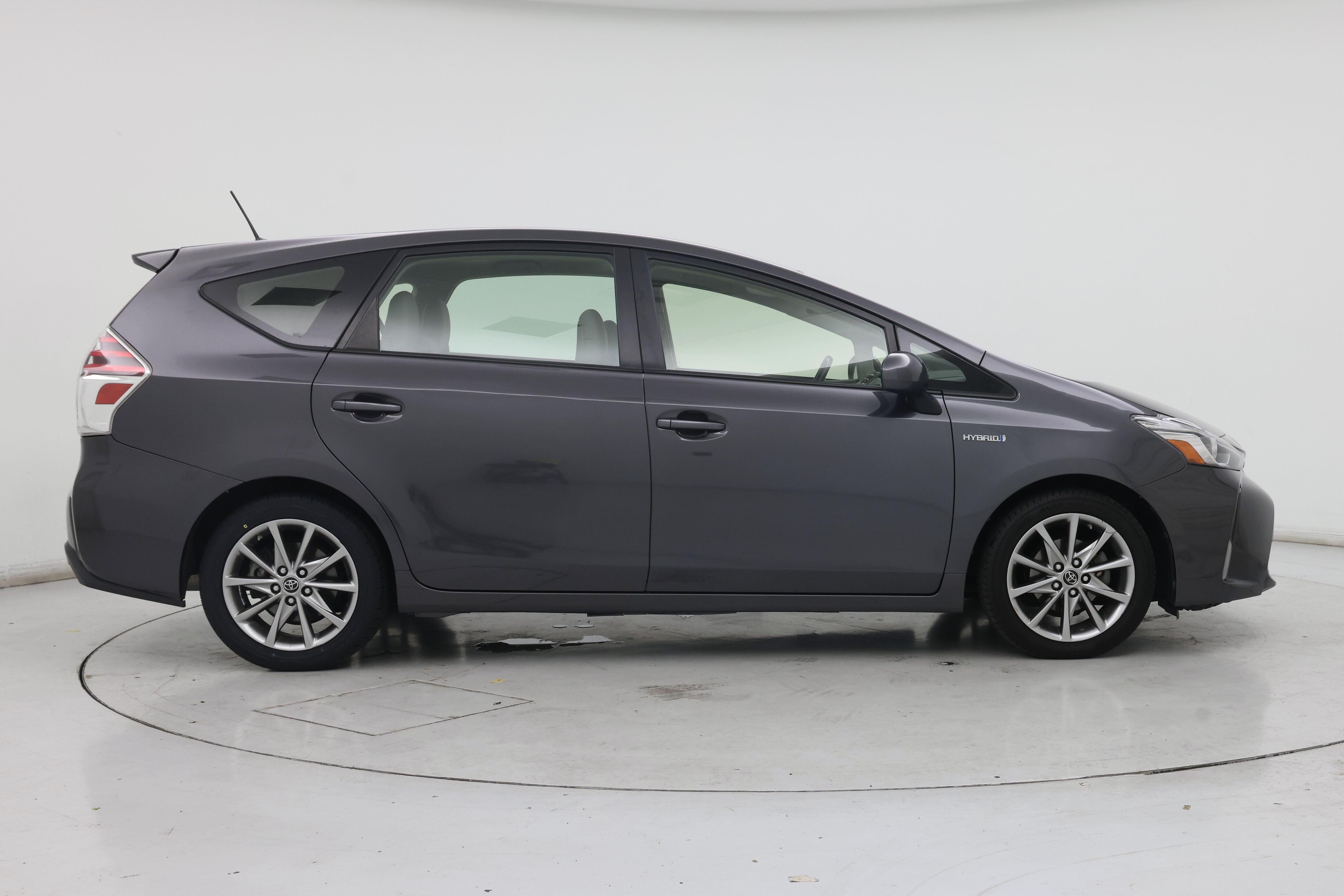 Thumbnail: 2016 Toyota Prius v - 7