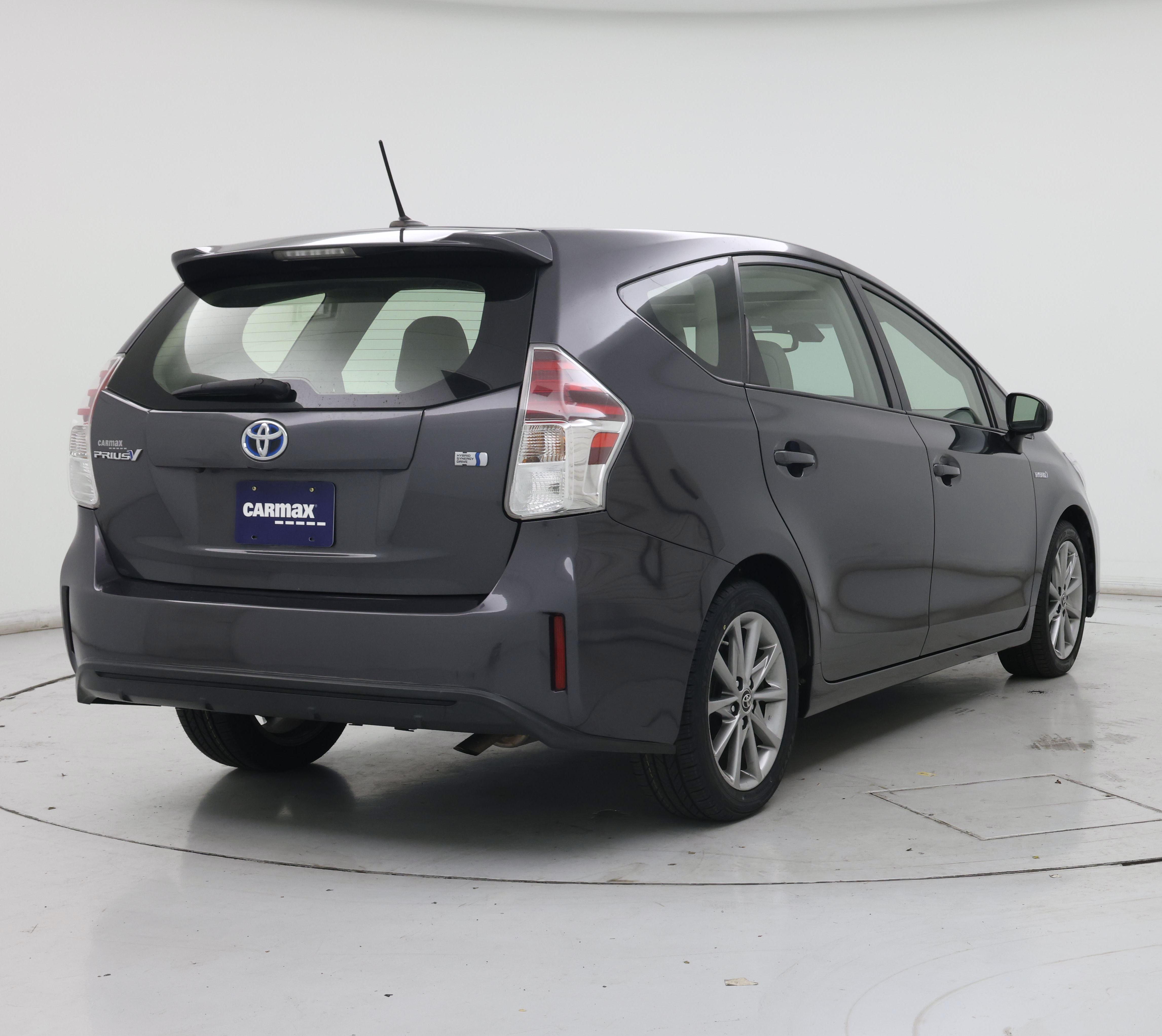 Thumbnail: 2016 Toyota Prius v - 8