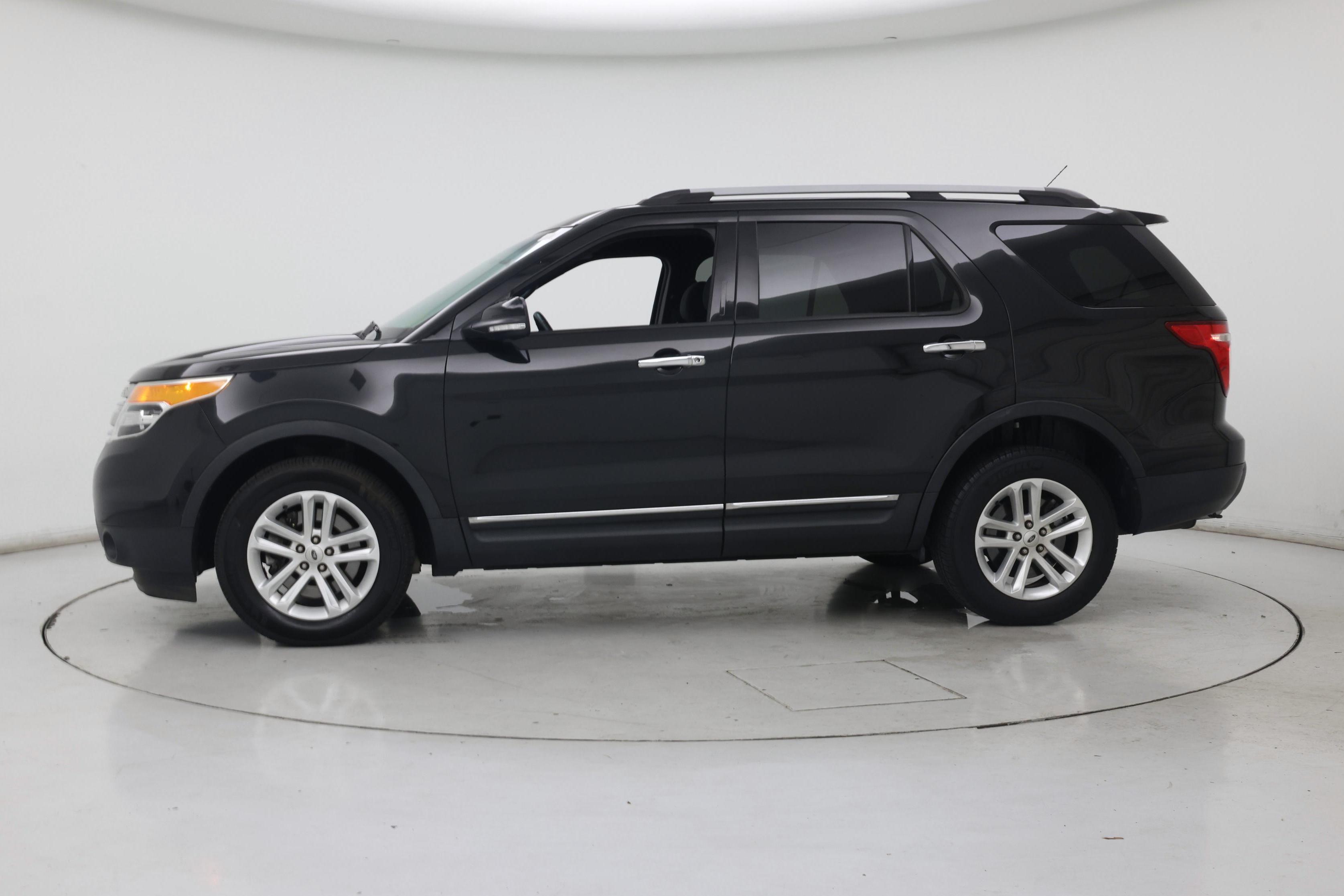 Thumbnail: 2015 Ford Explorer - 3