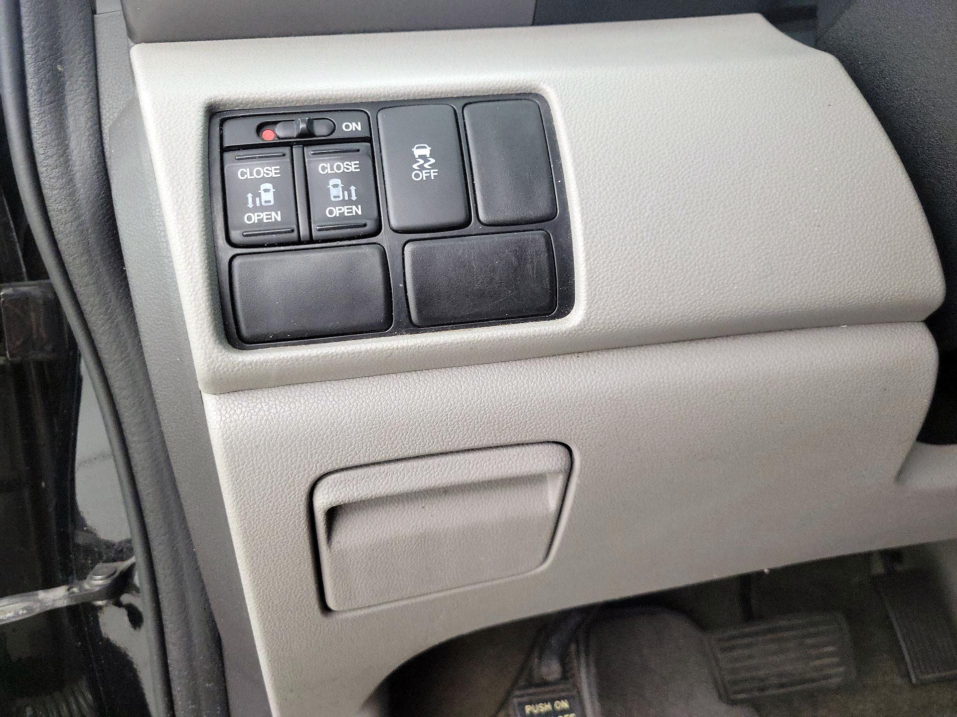 Thumbnail: 2015 Honda Odyssey - 13