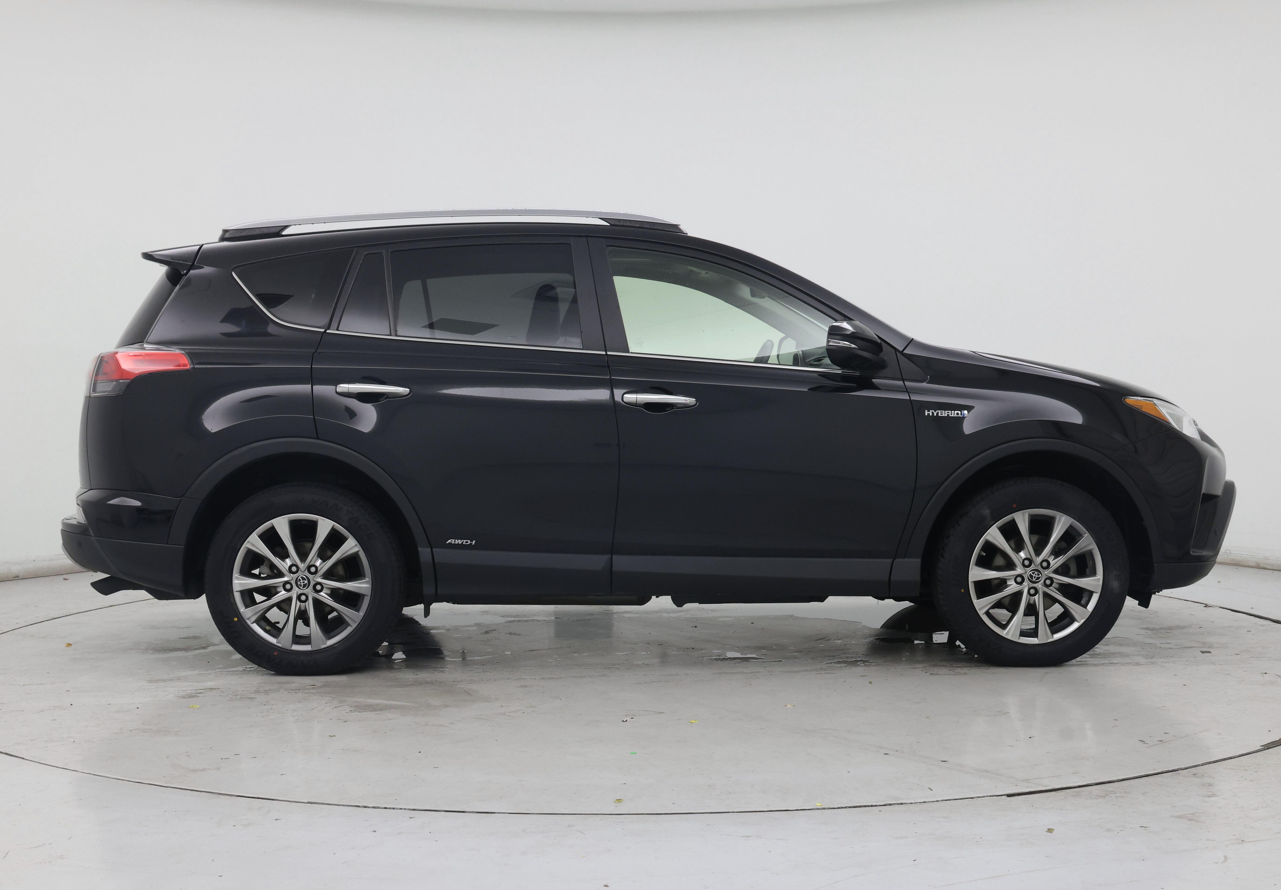 Thumbnail: 2017 Toyota RAV4 - 7