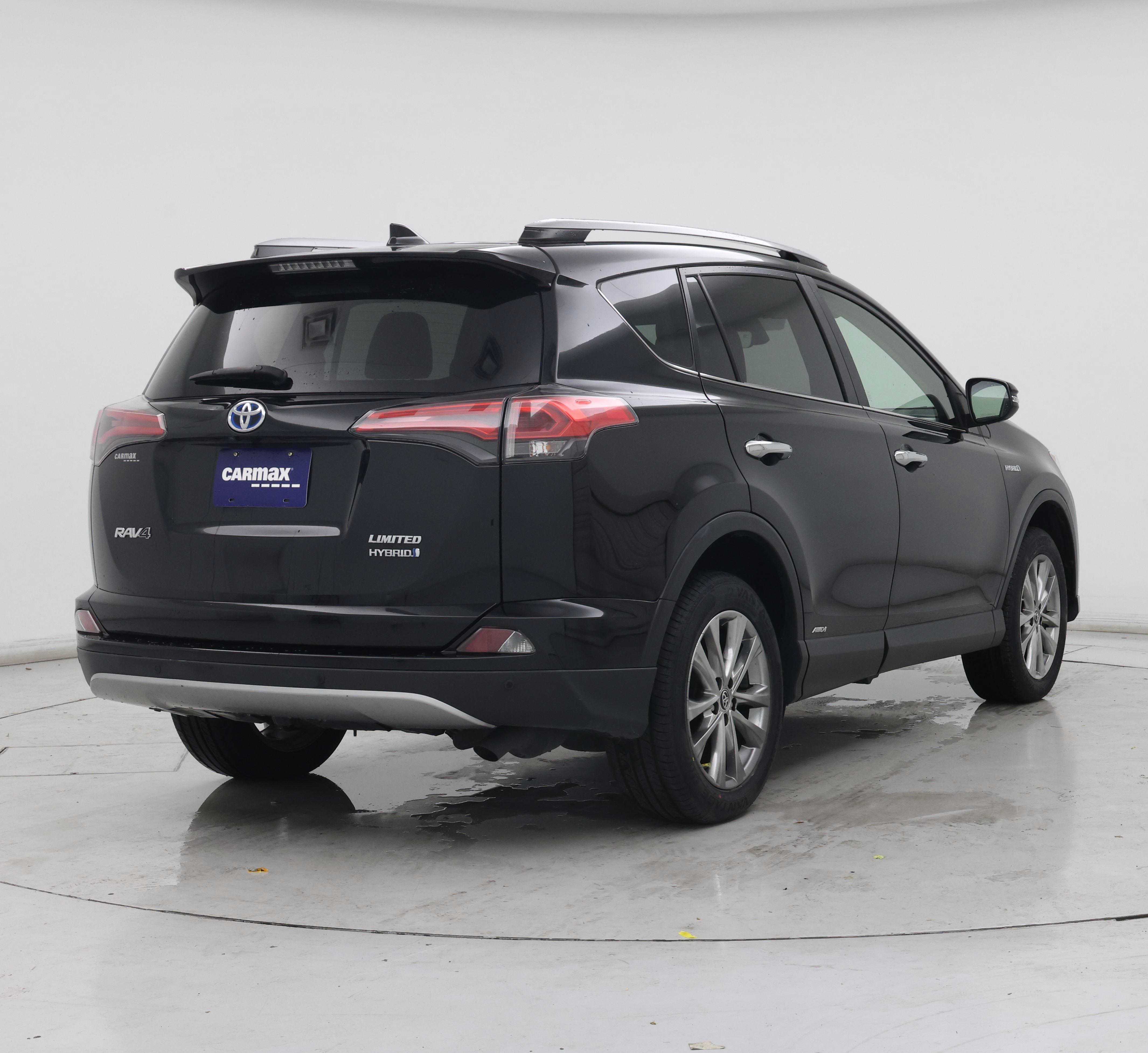 Thumbnail: 2017 Toyota RAV4 - 8